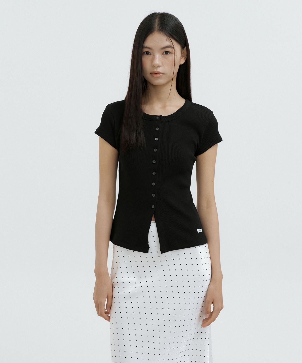 루시르주(LUCIR ZU) Henley Button-Up Sleeve Top (black)