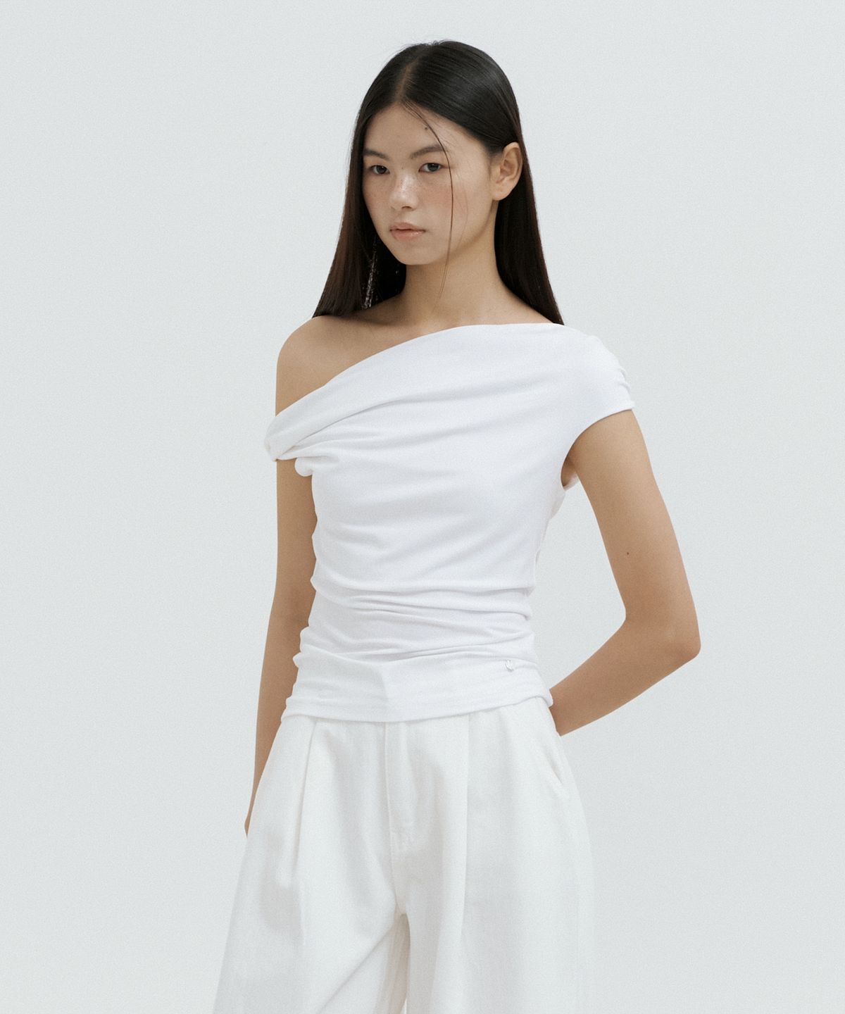 루시르주(LUCIR ZU) Convertible Drape Off-Shoulder Top (ivory)
