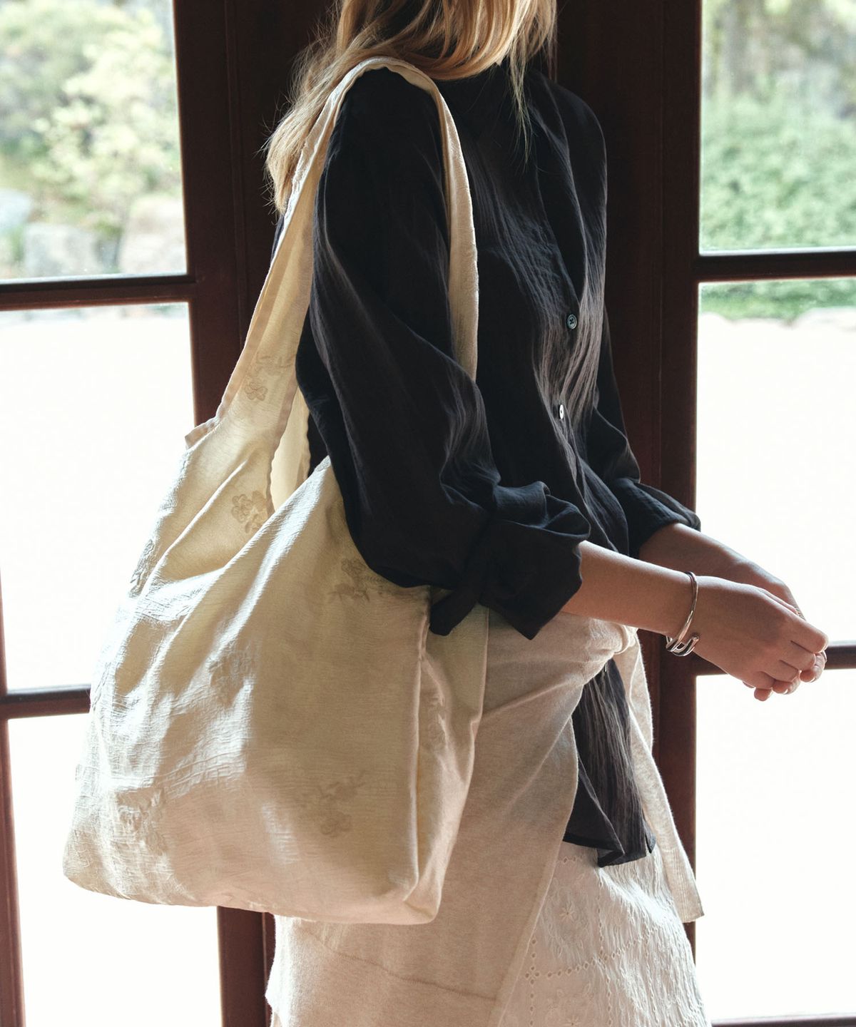 시야쥬(SIYAZU) SIAC3132 Fleur Satin Bag_Butter