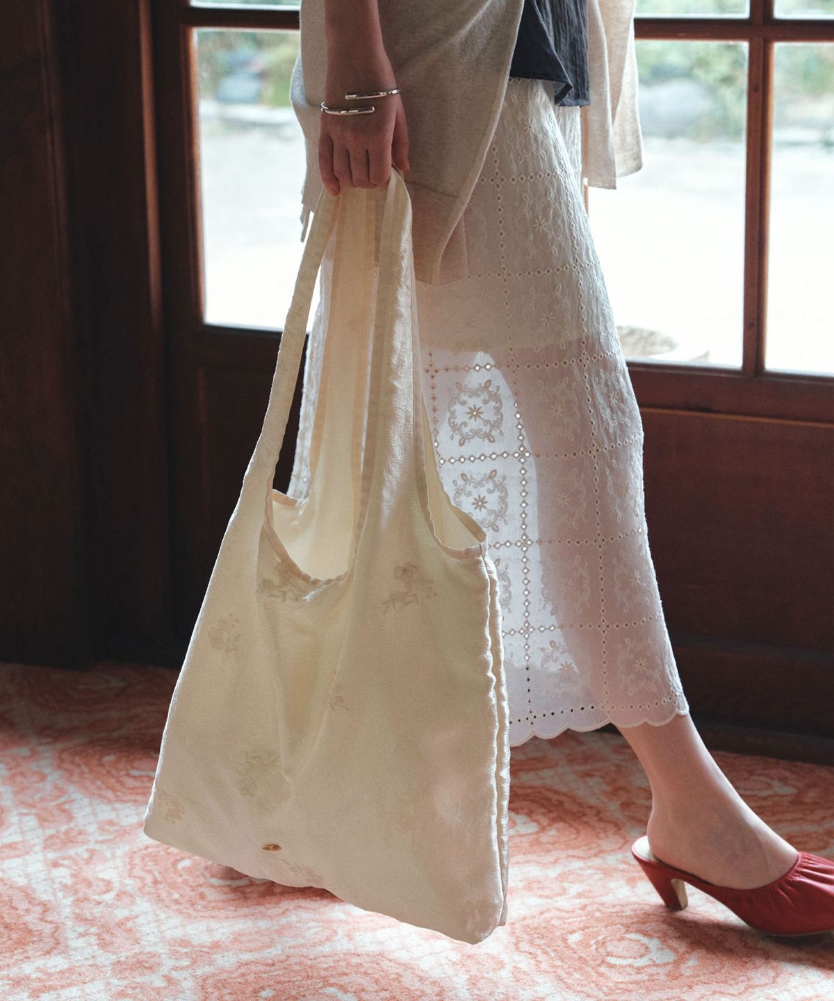 시야쥬(SIYAZU) SIAC3132 Fleur Satin Bag_Butter