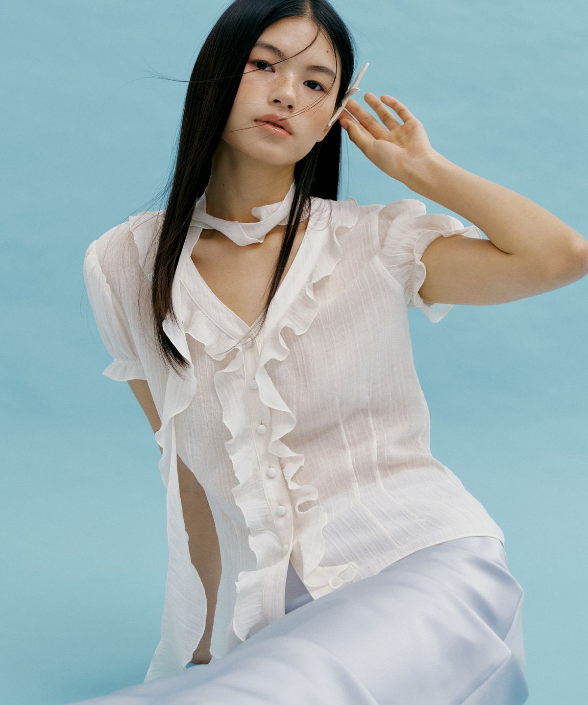 루시르주(LUCIR ZU) Frill Scarf Blouse (cream)