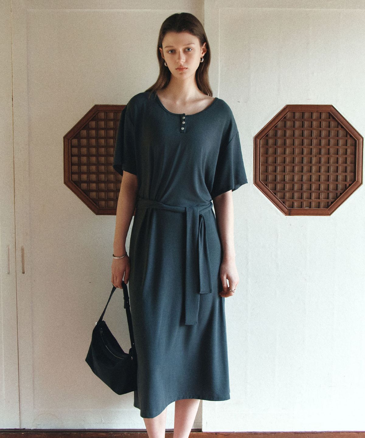 시야쥬(SIYAZU) SIA8042 릴렉스 져지 랩 원피스_Charcoal