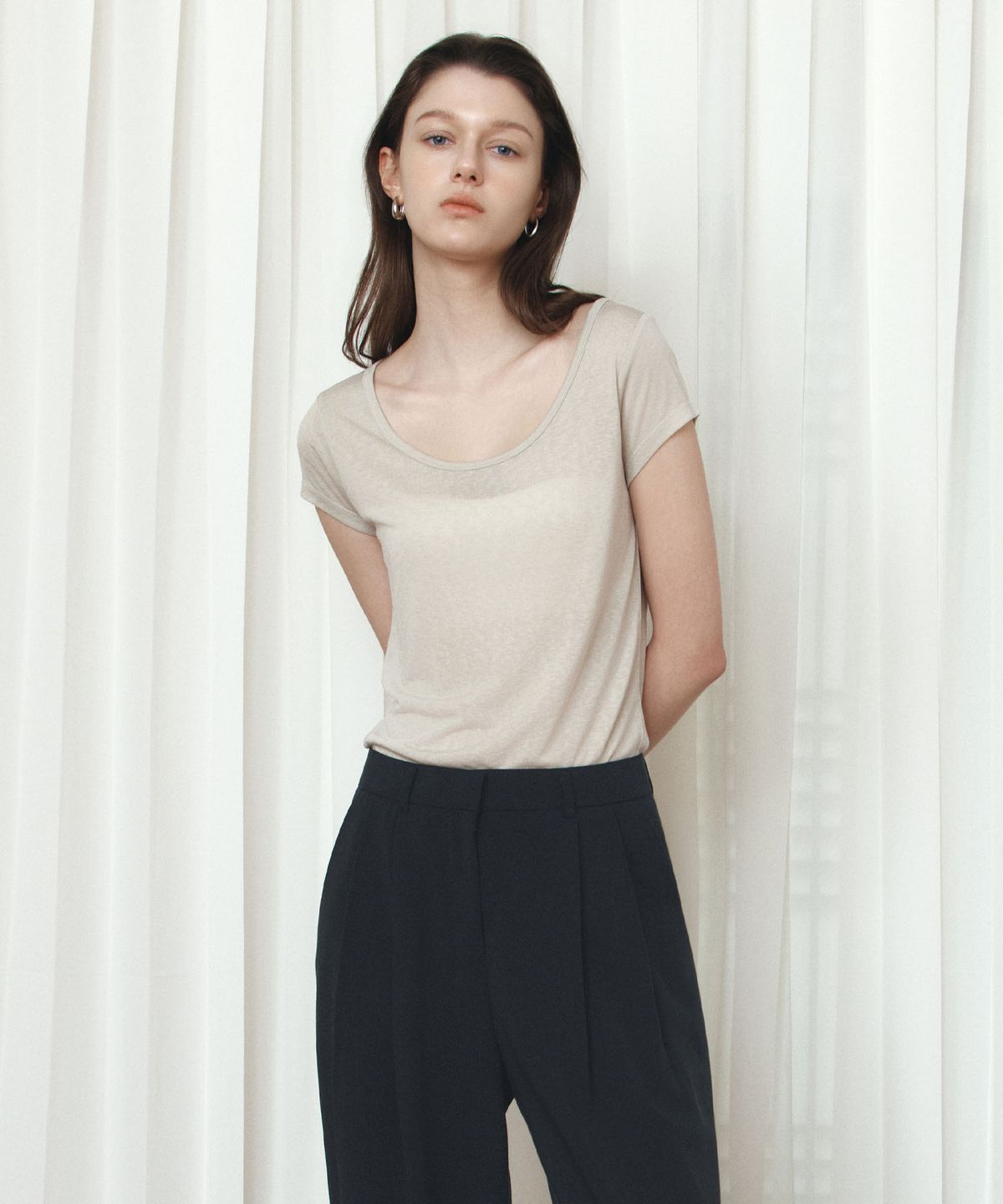 시야쥬(SIYAZU) SITP5300 시스루 캡소매 슬림 반팔 티_Ash olive