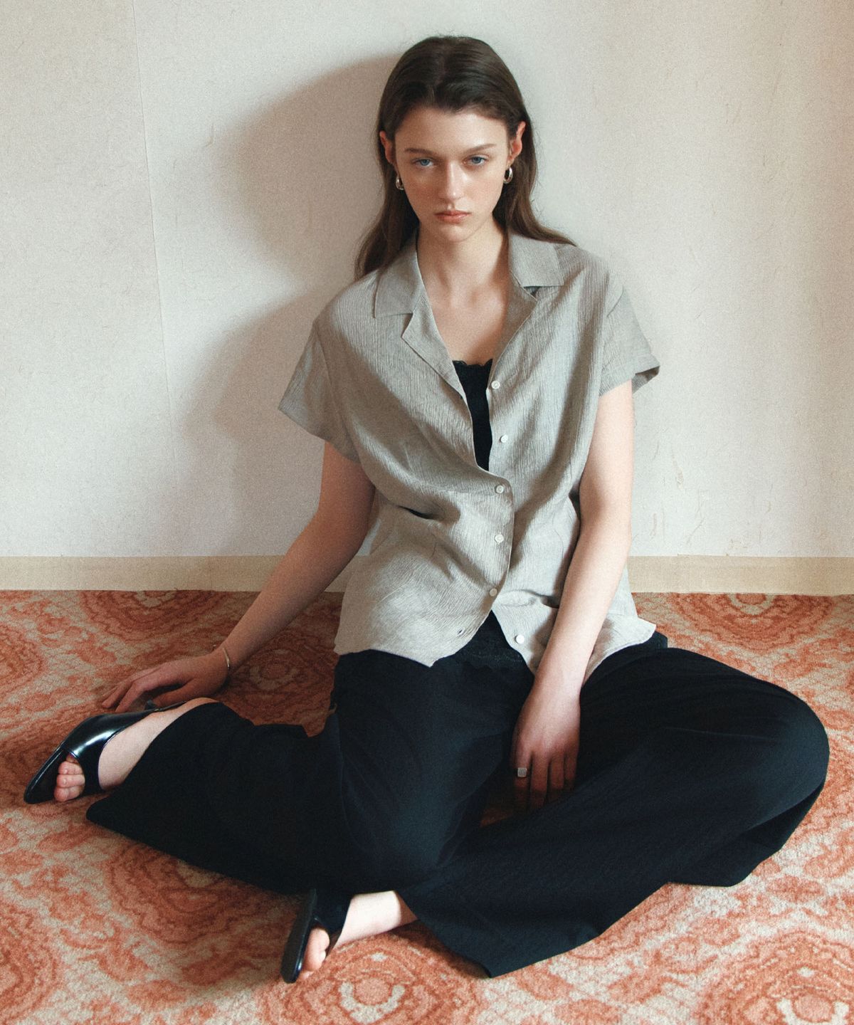 시야쥬(SIYAZU) SITP5292 오픈 카라 레트로 반팔 셔츠_Olive gray