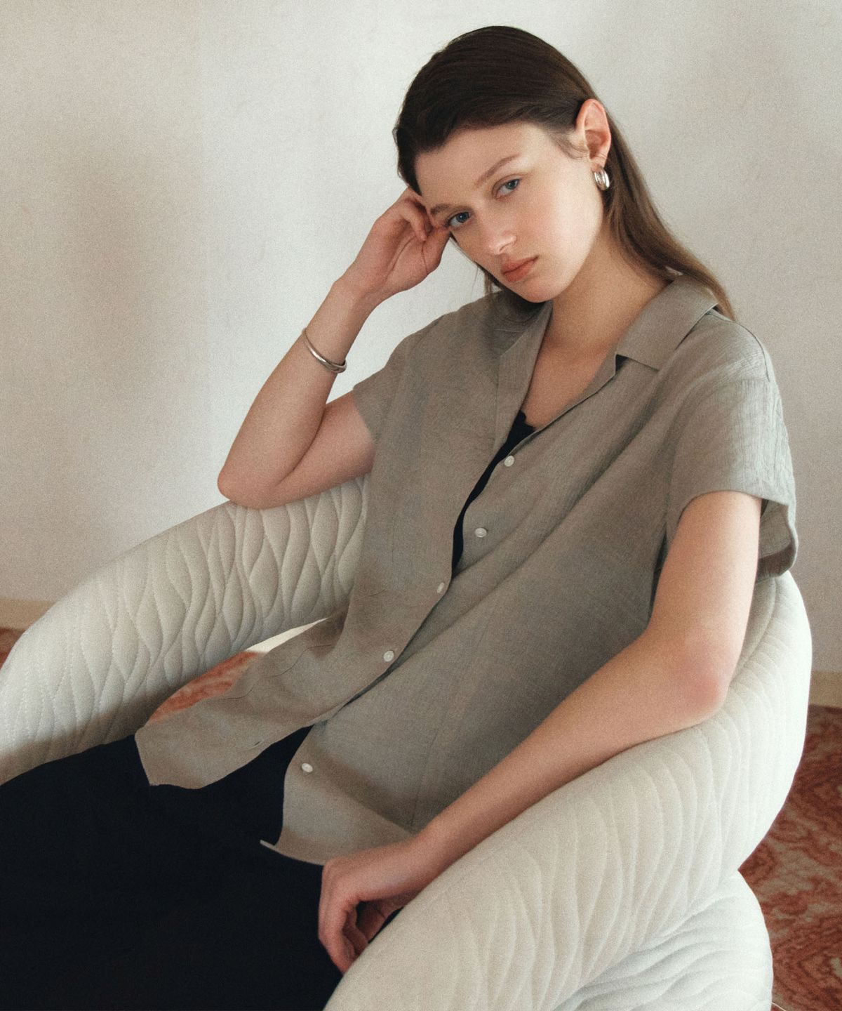 시야쥬(SIYAZU) SITP5292 오픈 카라 레트로 반팔 셔츠_Olive gray
