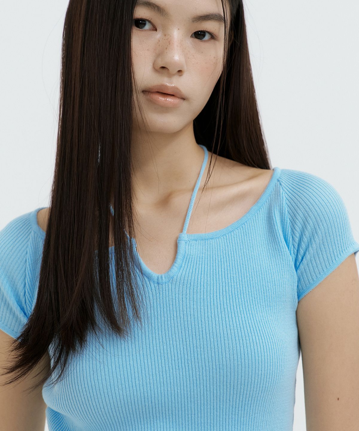 루시르주(LUCIR ZU) Strap Neck Ribbed Knit Top (sky blue)