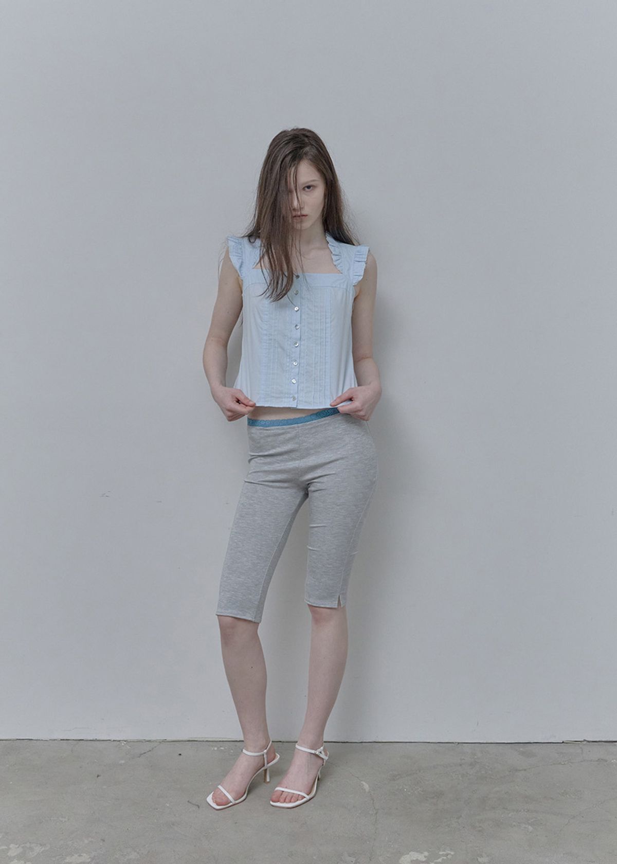필세(PHILCE) Frill cap sleeveless blouse, Sky Blue