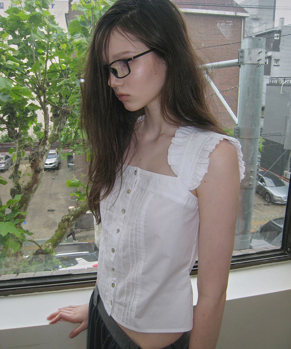 필세(PHILCE) Frill cap sleeveless blouse, White