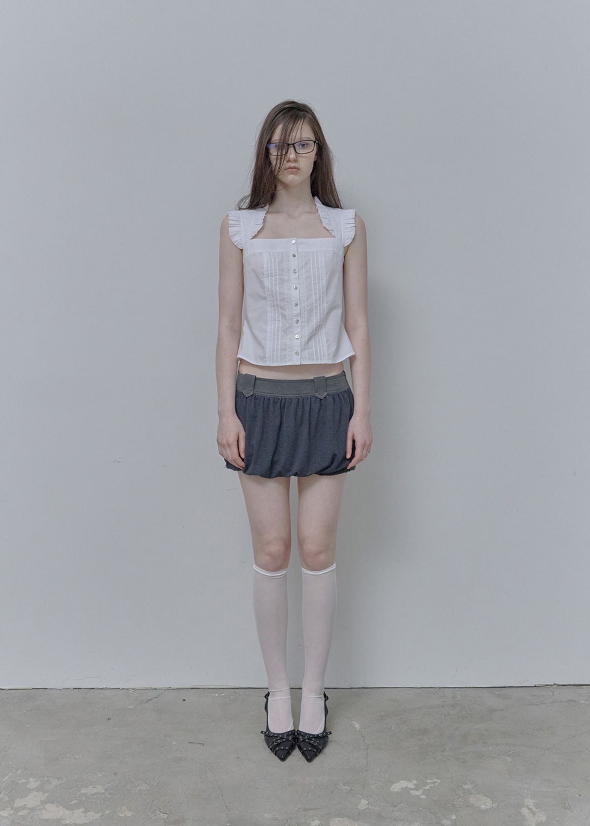 필세(PHILCE) Frill cap sleeveless blouse, White