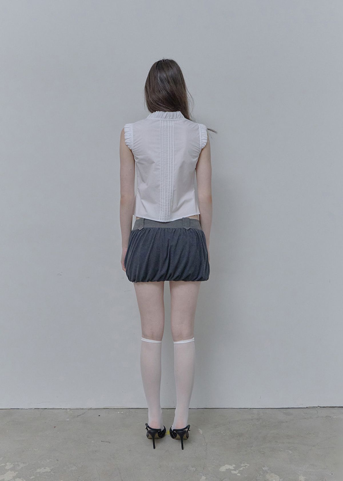 필세(PHILCE) Frill cap sleeveless blouse, White