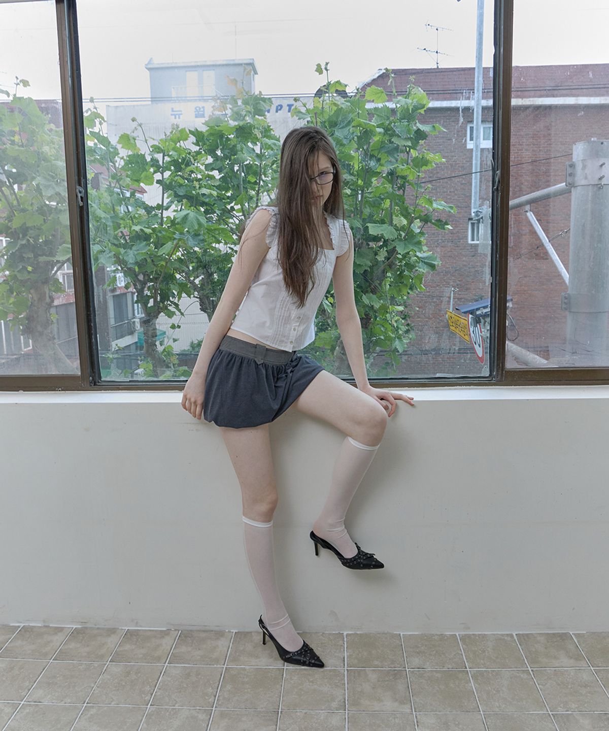 필세(PHILCE) Curve Drape Mini skirt, Dark Gray
