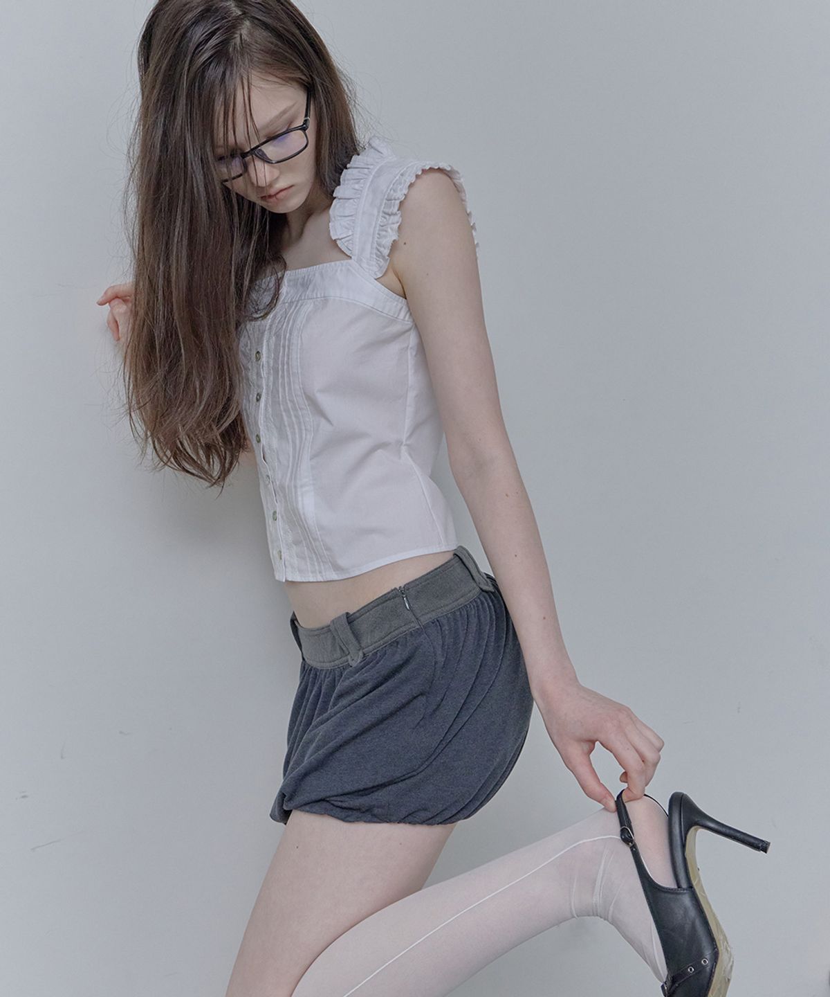 필세(PHILCE) Curve Drape Mini skirt, Dark Gray
