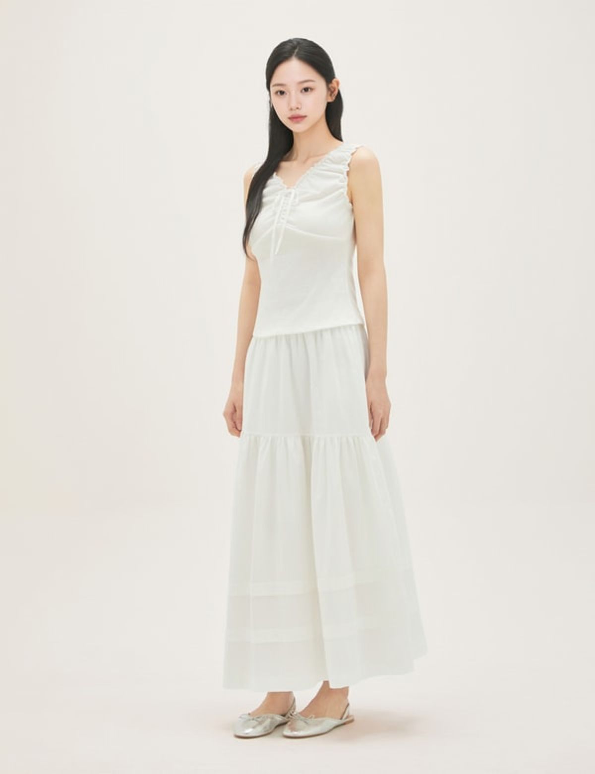 로엠(ROEM) 브이넥 셔링 티셔츠 RMHWG26RT4