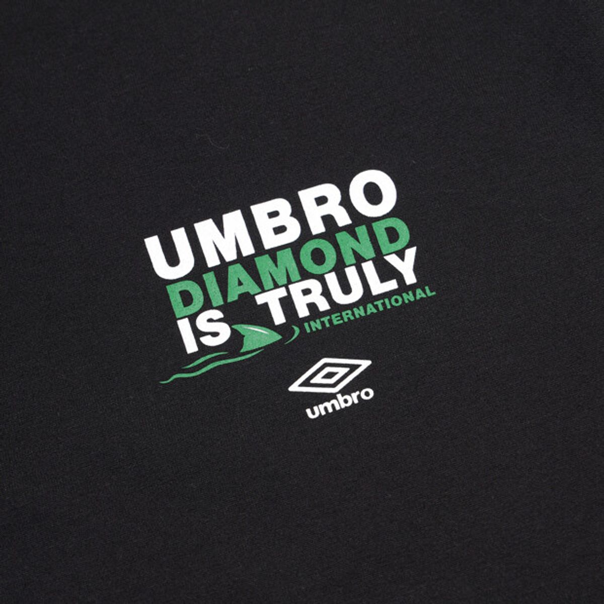엄브로(UMBRO) [COOLING] 아이스코튼 루즈핏 그래픽 반팔 티셔츠 블랙 UR221CRS62