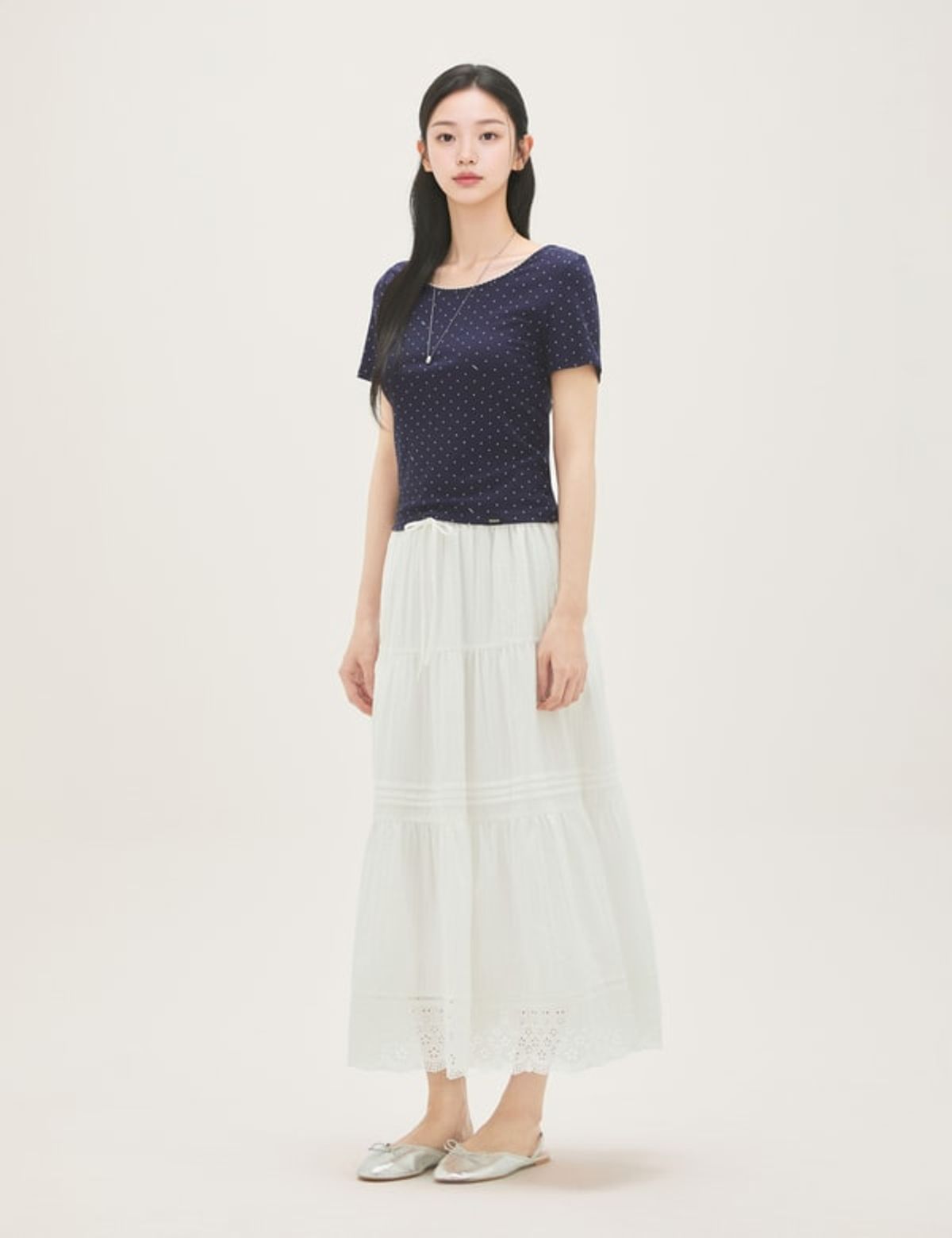 로엠(ROEM) 도트 티셔츠 RMHWG26RT5