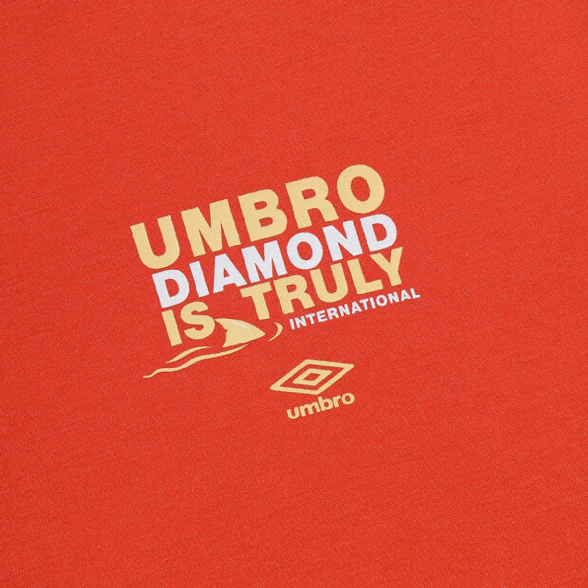엄브로(UMBRO) [COOLING] 아이스코튼 루즈핏 그래픽 반팔 티셔츠 레드 UR221CRS62
