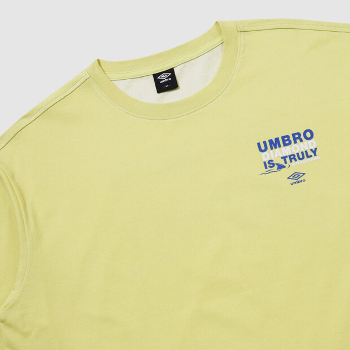 엄브로(UMBRO) [COOLING] 아이스코튼 루즈핏 그래픽 반팔 티셔츠 라이트 그린 UR221CRS62