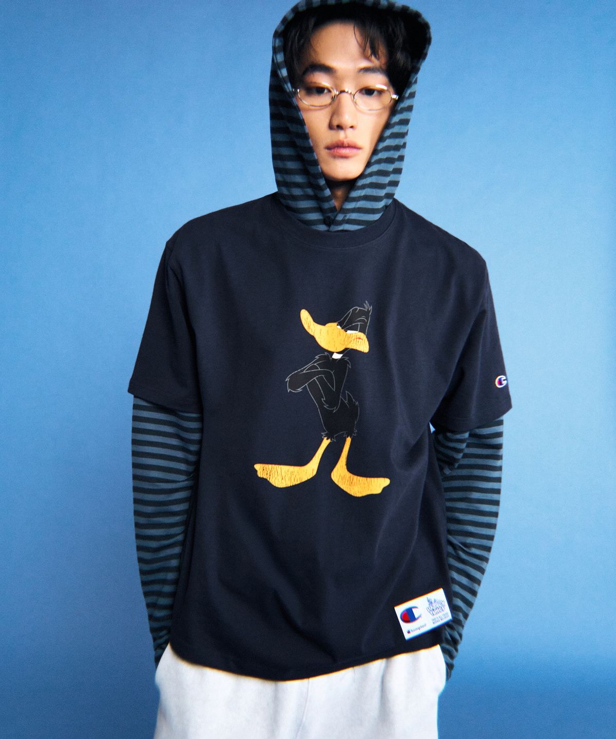 챔피온(CHAMPION) 챔피온 X 루니툰즈 반팔 티셔츠 대피 덕 Navy