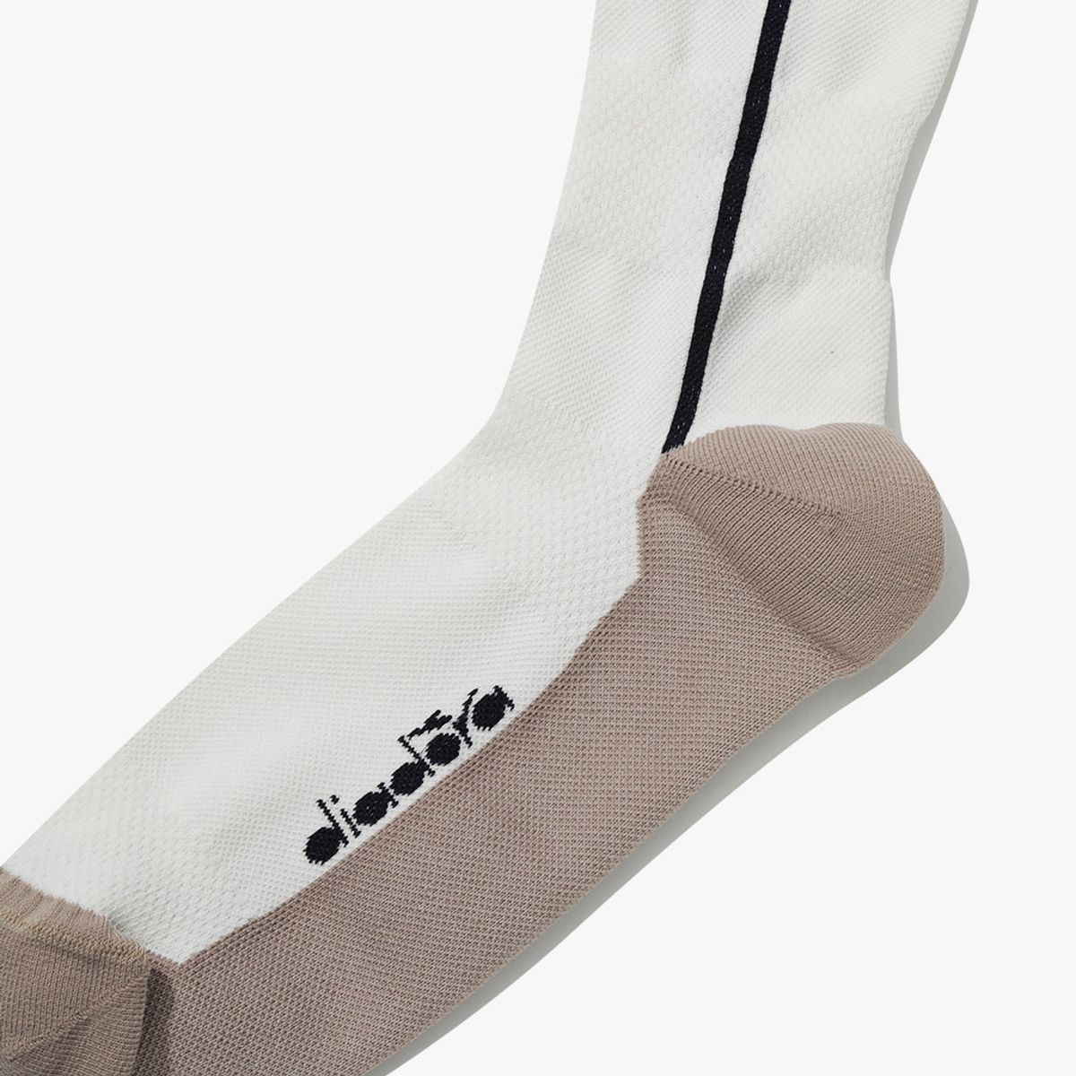 디아도라(diadora) 세레모니 그래픽 니삭스 IVORY