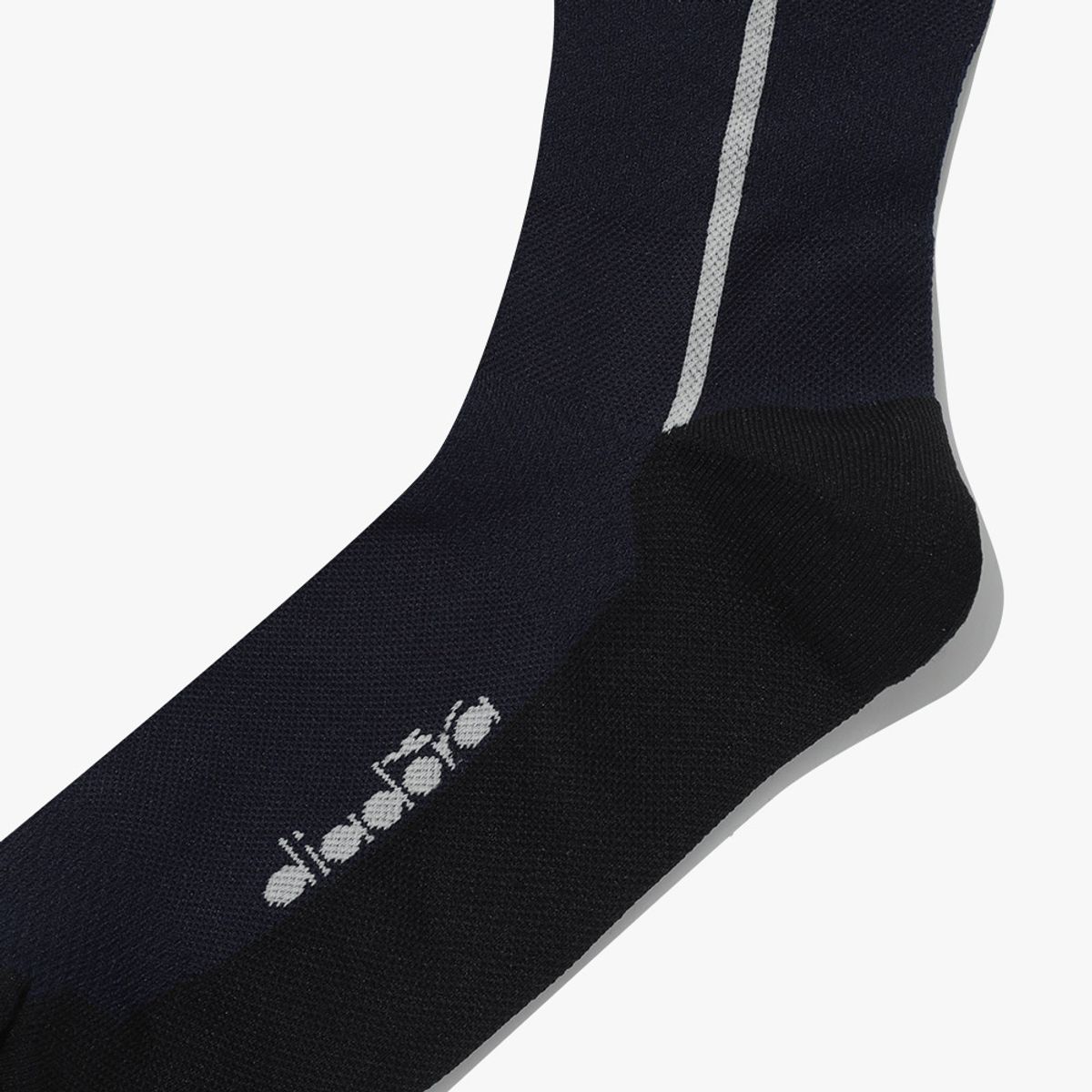 디아도라(diadora) 세레모니 그래픽 니삭스 NAVY