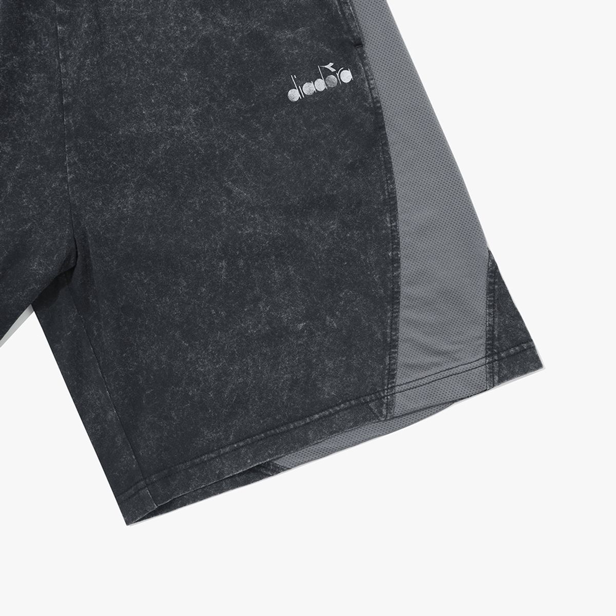 디아도라(diadora) 워싱 쇼츠 DARK GREY
