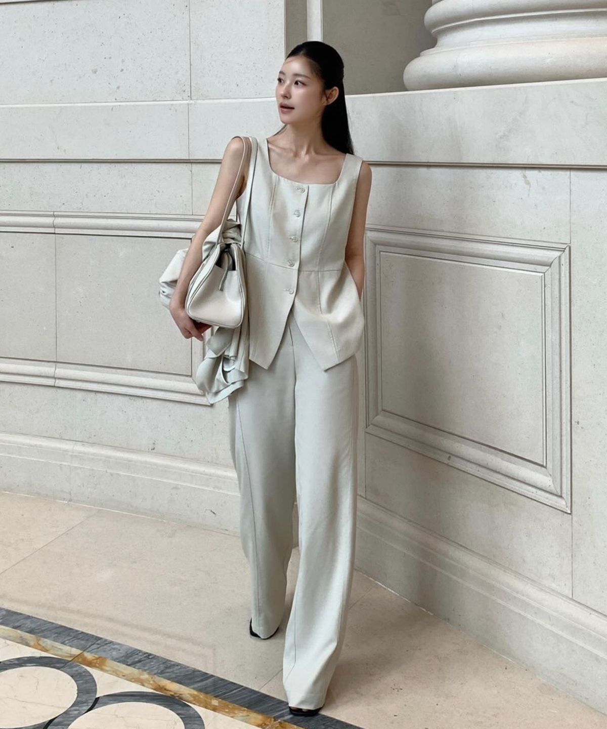 누브(NOUVE) 린넨 와이드 커브드 팬츠 - 아이보리 / Linen Wide Curved Pants - Ivory
