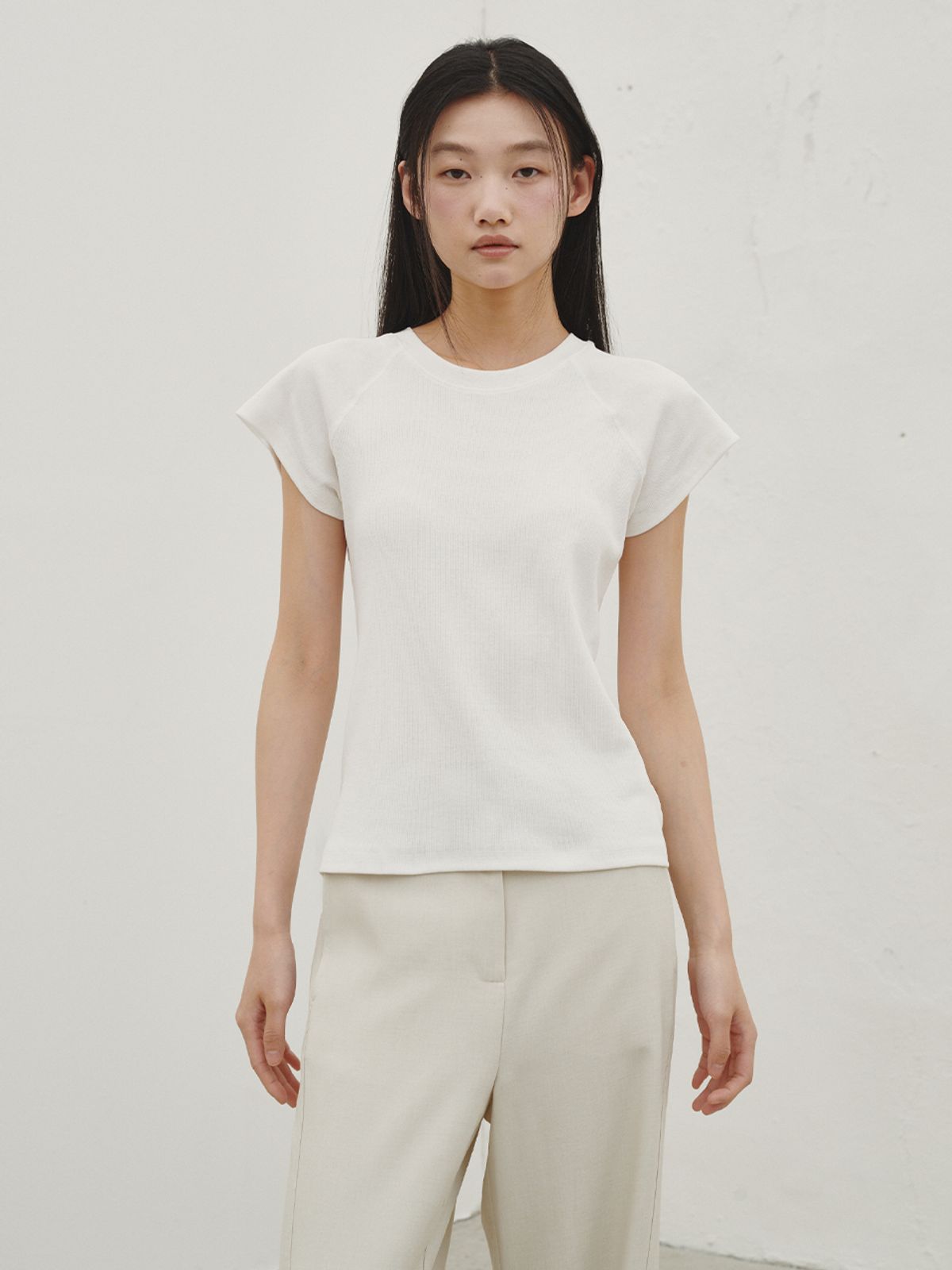 누브(NOUVE) 레글런 라운드 티셔츠 - 아이보리 / Raglan Round T-Shirt - Ivory