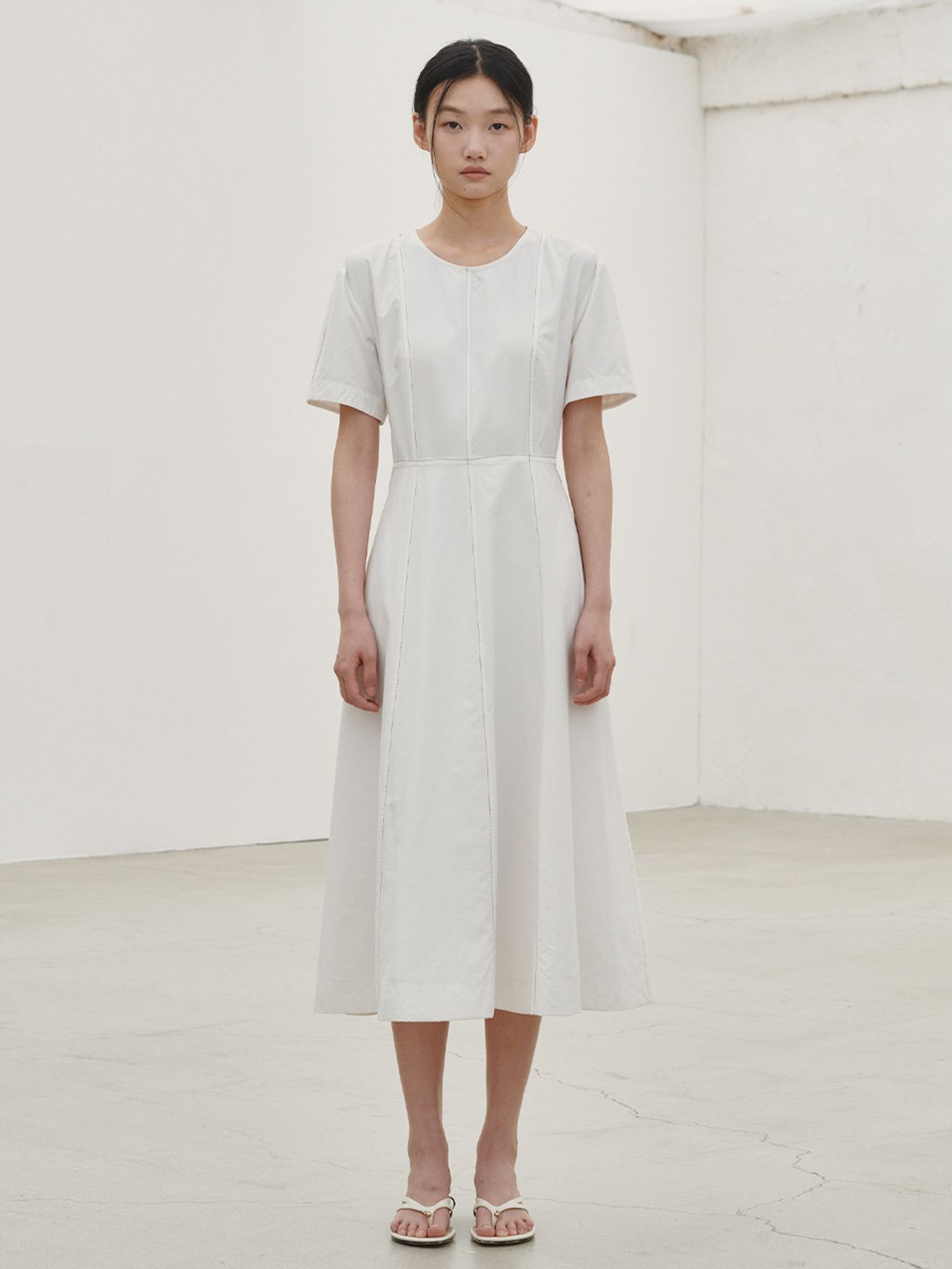 누브(NOUVE) 스티치 플레어 드레스 - 화이트  / Stitch Flare Dress - White