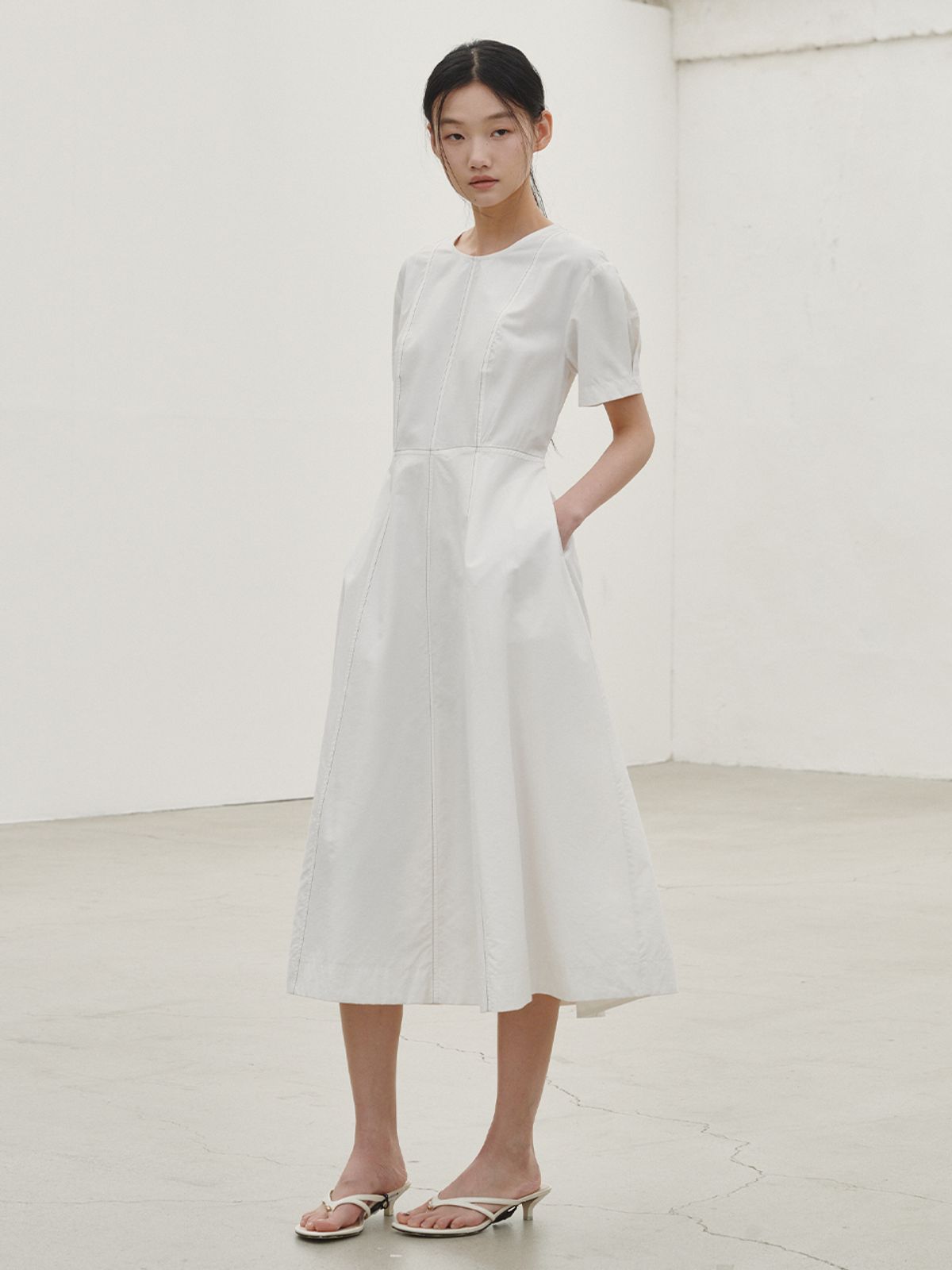 누브(NOUVE) 스티치 플레어 드레스 - 화이트  / Stitch Flare Dress - White