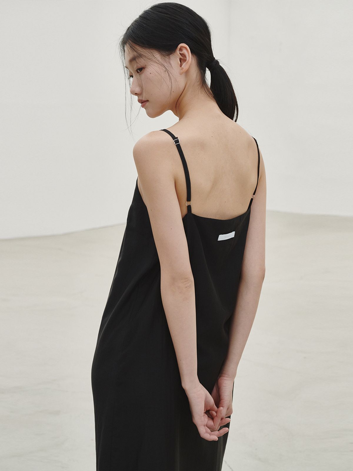 누브(NOUVE) 레이어드 슬리브리스 롱 드레스 - 블랙 / Layered Sleeveless Long Dress - Black