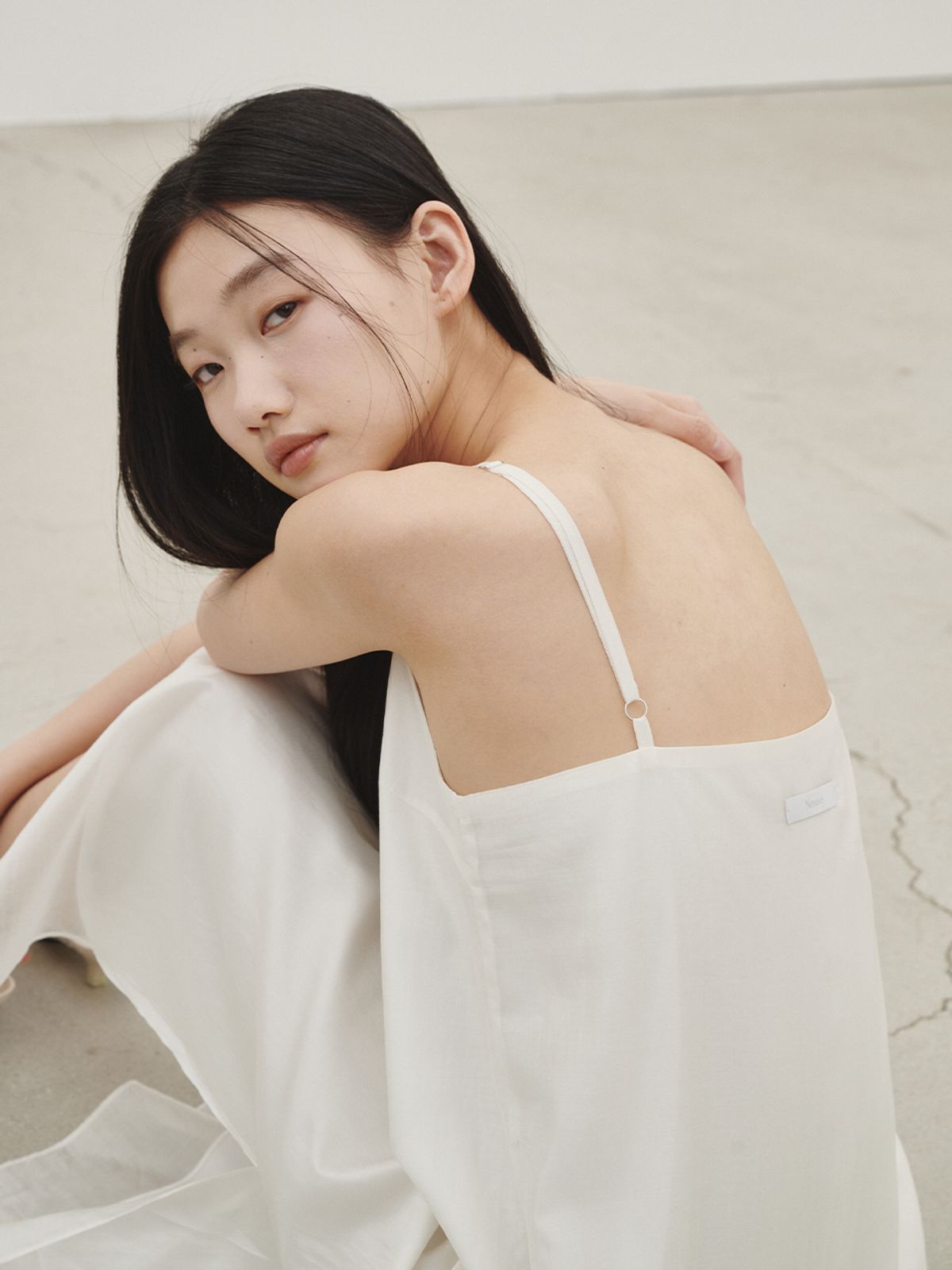 누브(NOUVE) 레이어드 슬리브리스 롱 드레스 - 화이트 / Layered Sleeveless Long Dress - White