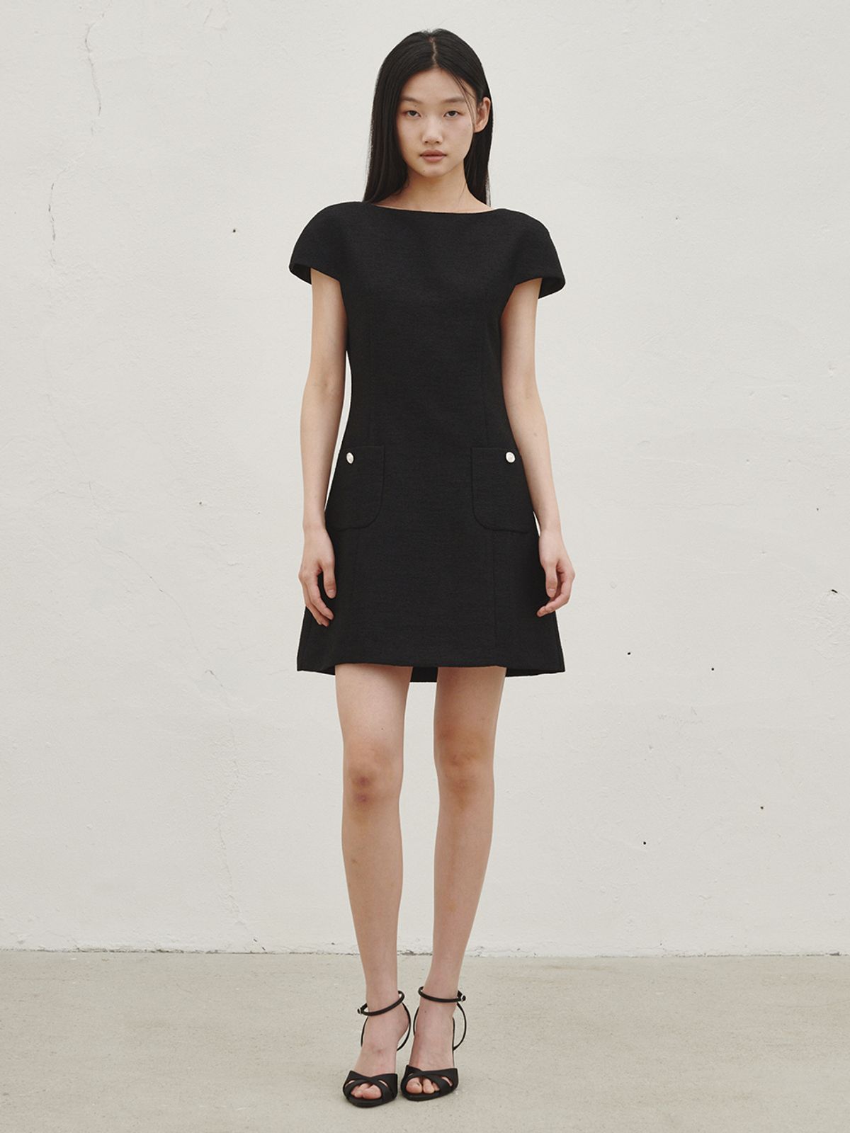 누브(NOUVE) 보트넥 트위드 미니 드레스 -블랙 / Boat Neck Tweed Mini Dress - Black