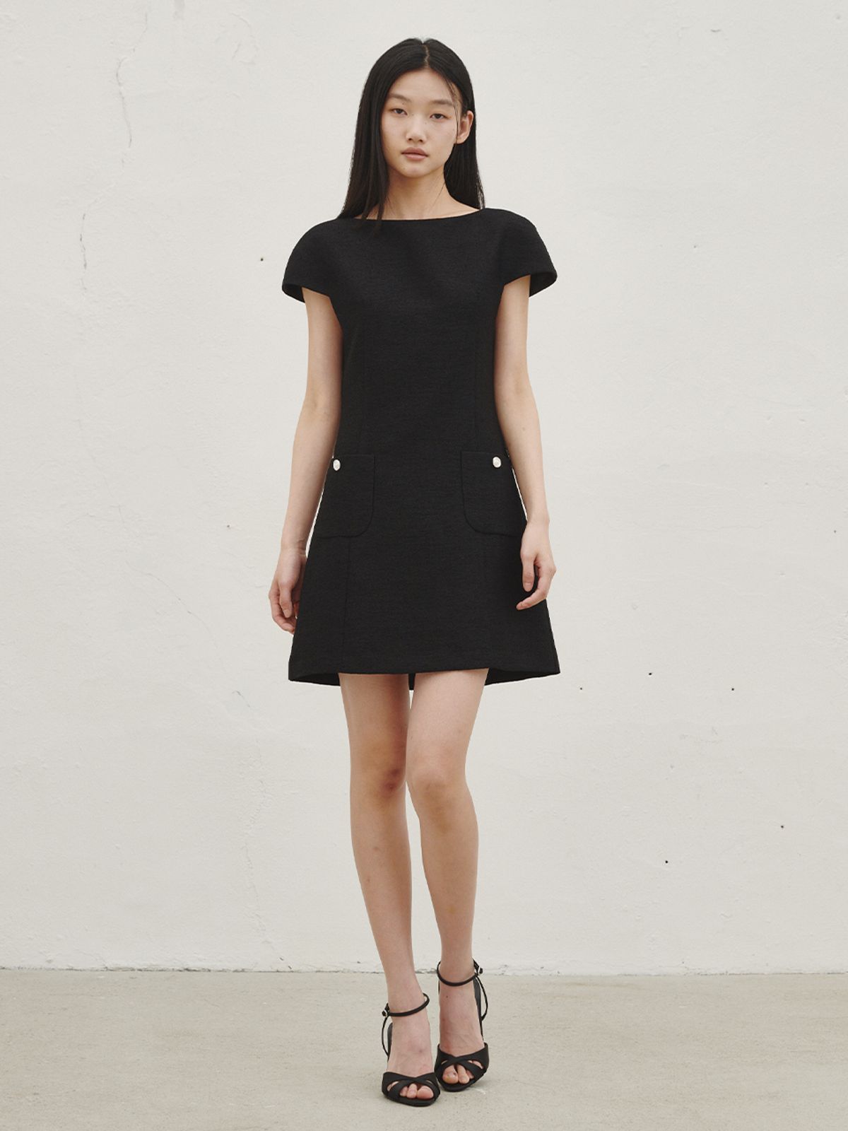 누브(NOUVE) 보트넥 트위드 미니 드레스 -블랙 / Boat Neck Tweed Mini Dress - Black