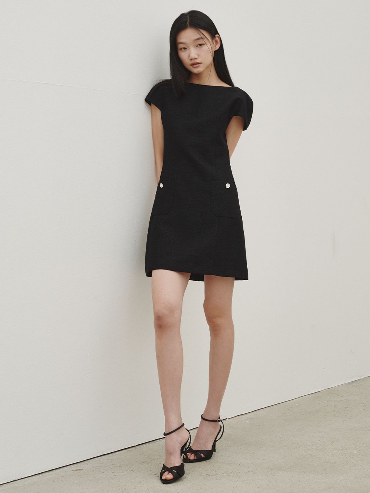 누브(NOUVE) 보트넥 트위드 미니 드레스 -블랙 / Boat Neck Tweed Mini Dress - Black