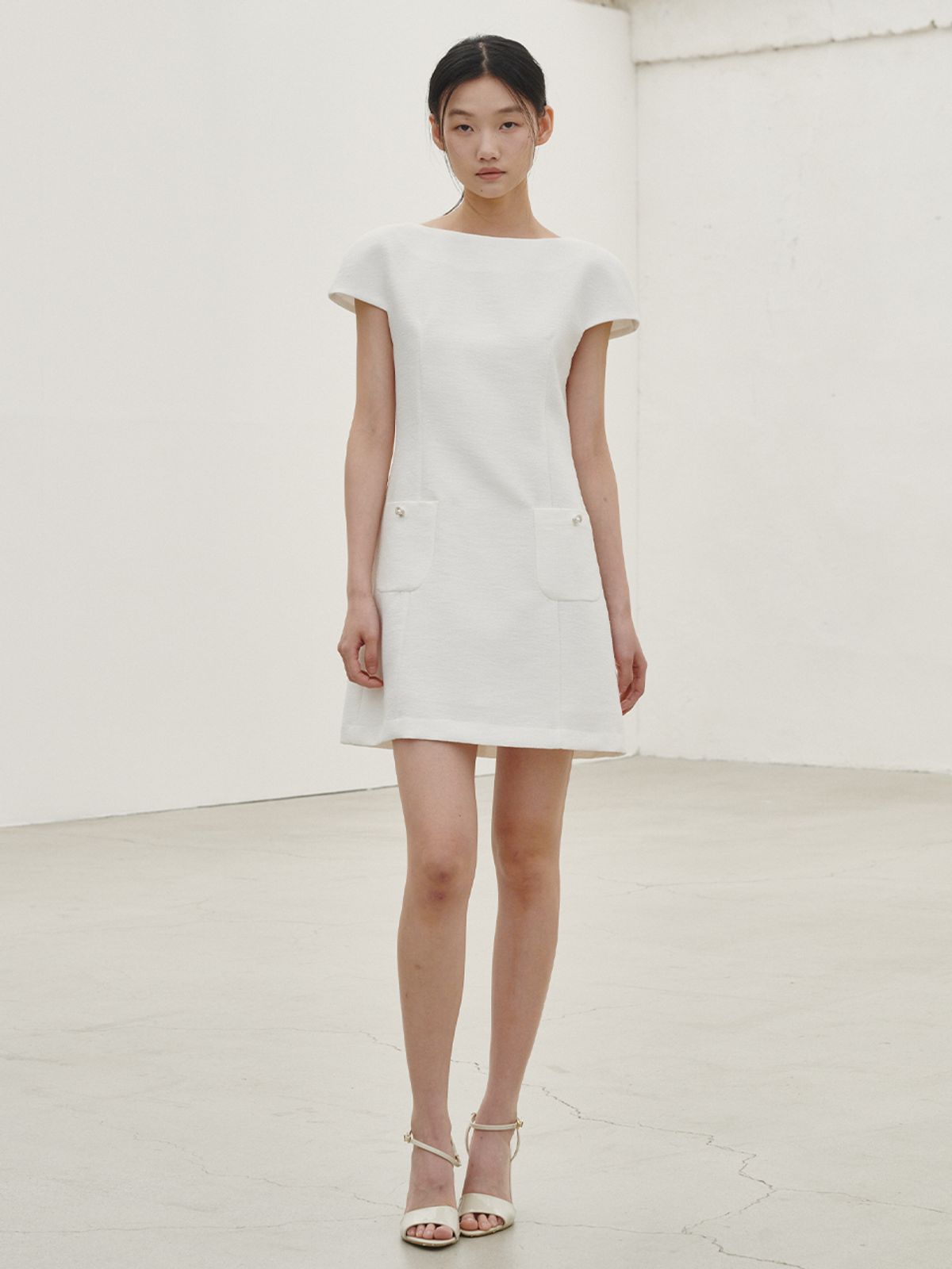 누브(NOUVE) 보트넥 트위드 미니 드레스 - 화이트 / Boat Neck Tweed Mini Dress - White
