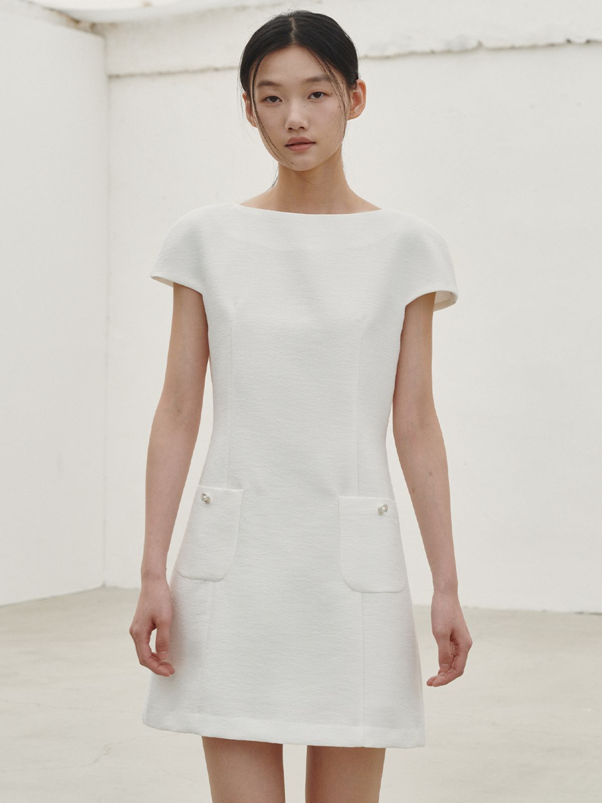 누브(NOUVE) 보트넥 트위드 미니 드레스 - 화이트 / Boat Neck Tweed Mini Dress - White