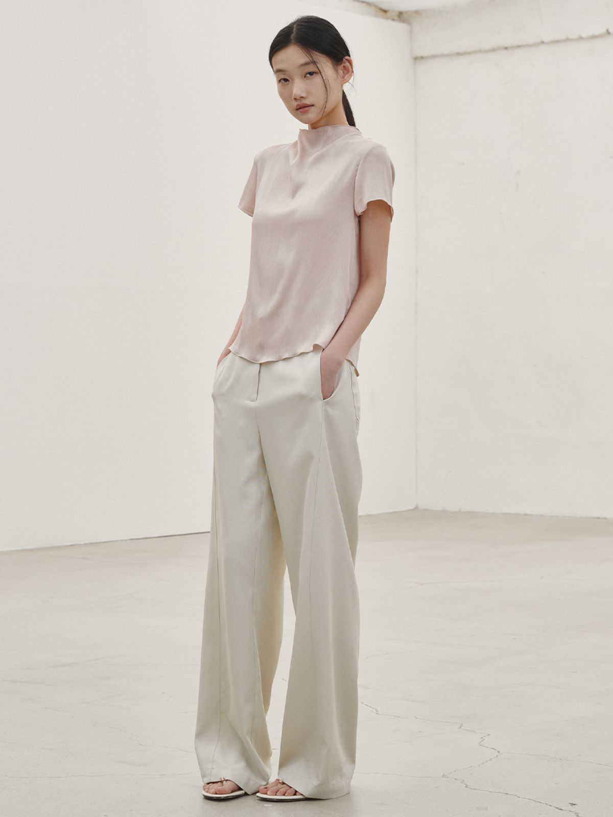 누브(NOUVE) 하프 슬리브 실키 블라우스 - 핑크 / Half-sleeved silky blouse - Pink