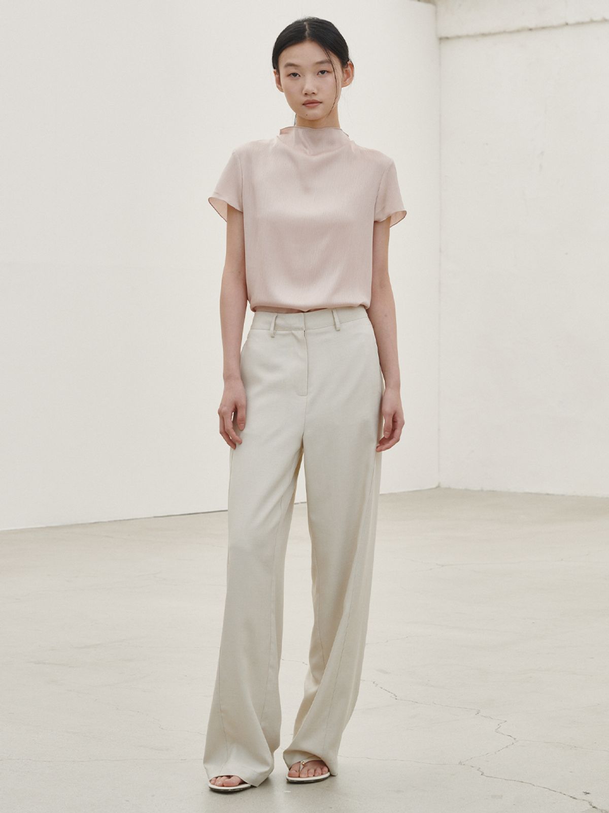 누브(NOUVE) 하프 슬리브 실키 블라우스 - 핑크 / Half-sleeved silky blouse - Pink