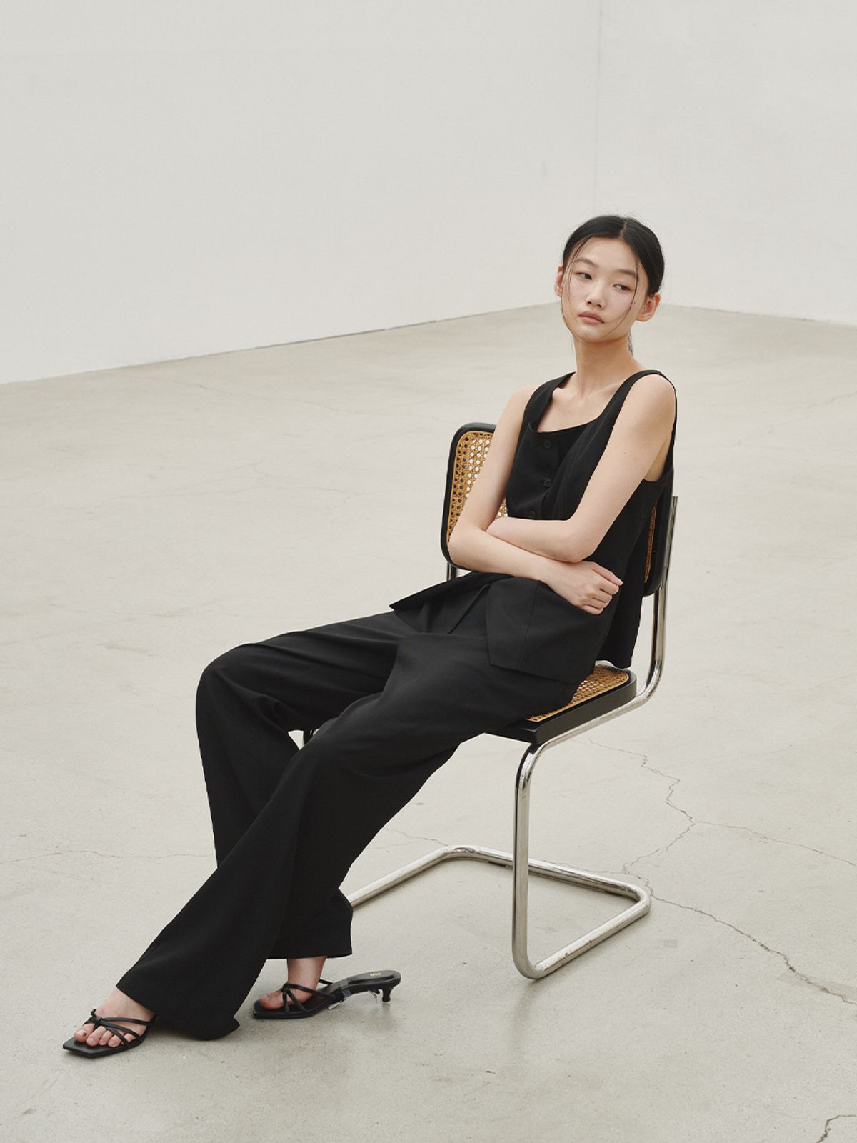 누브(NOUVE) 린넨 베스트 블라우스 - 블랙 / Linen Vest Blouse - Black