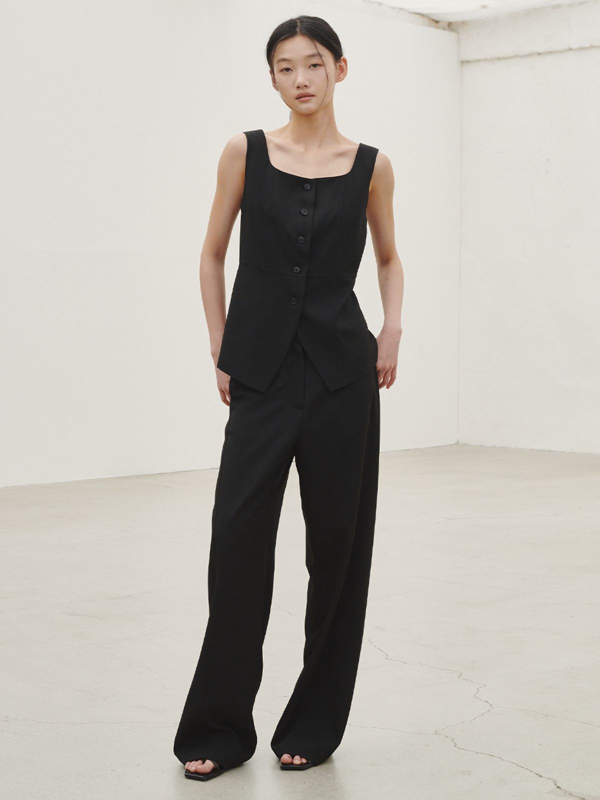 누브(NOUVE) 린넨 베스트 블라우스 셋업- 블랙 / Linen Vest Blouse Set up - Black