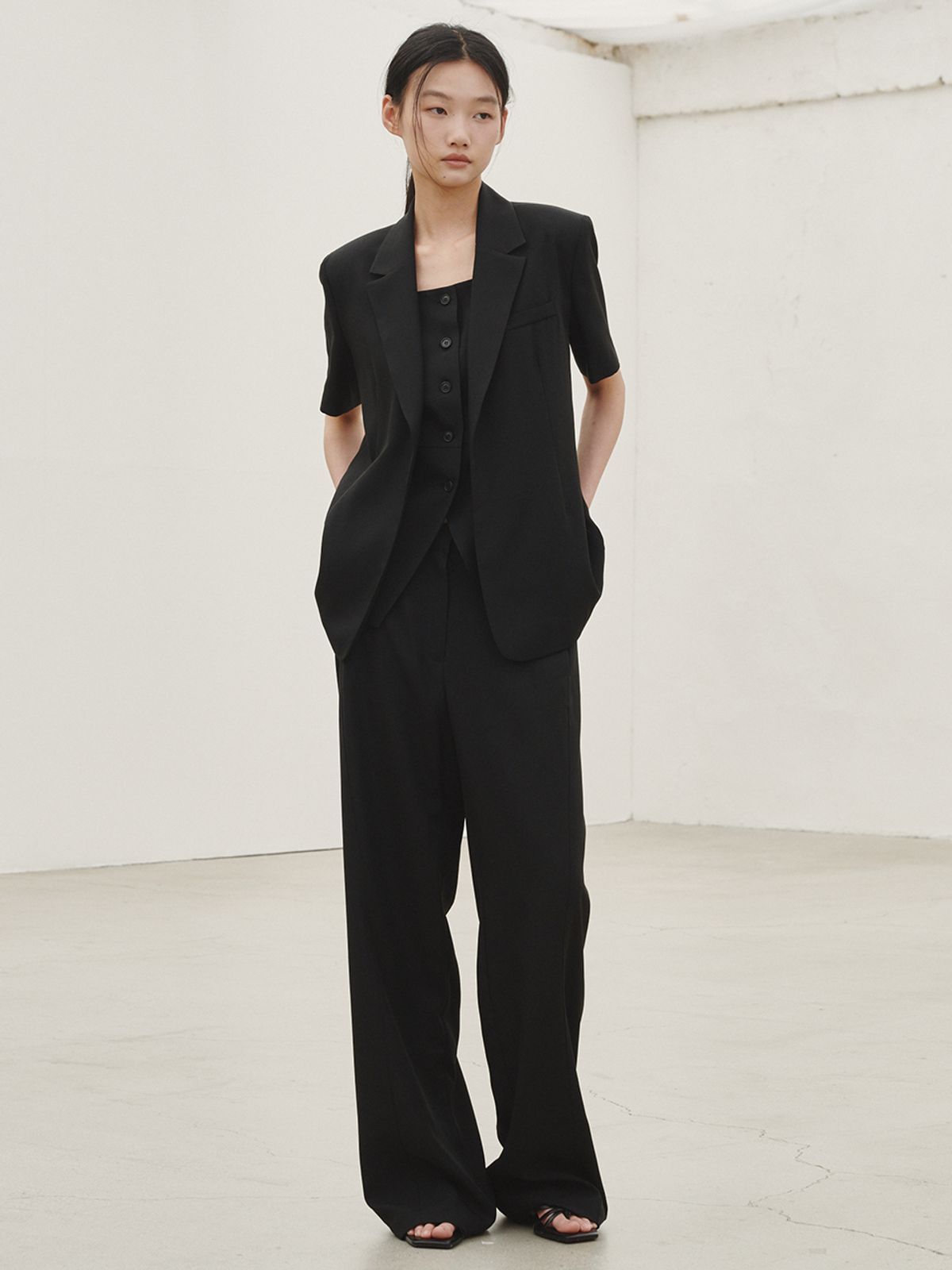 누브(NOUVE) 린넨 베스트 블라우스 셋업- 블랙 / Linen Vest Blouse Set up - Black