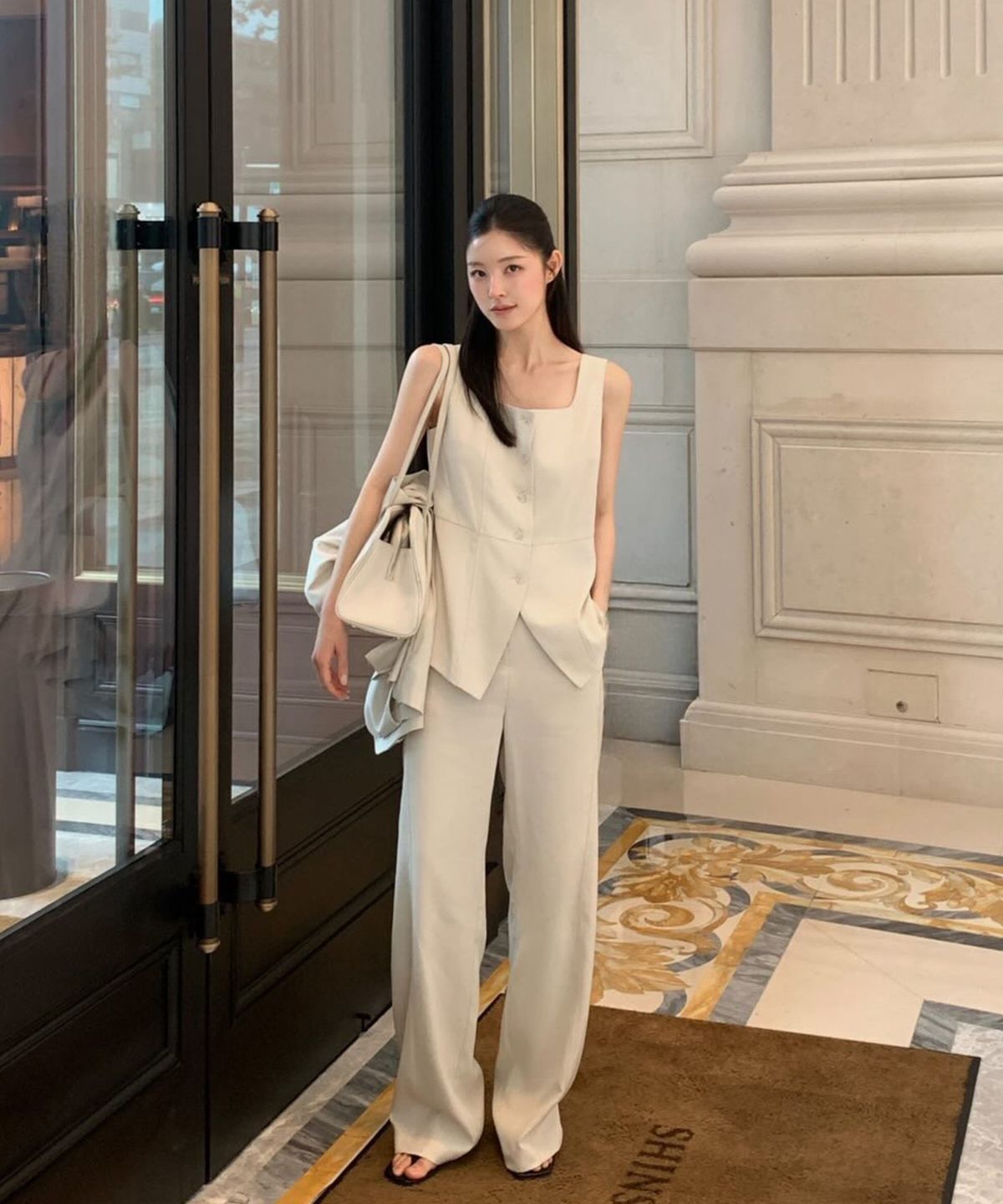 누브(NOUVE) 린넨 베스트 블라우스 셋업 - 아이보리 / Linen Vest Blouse Set up - Ivory