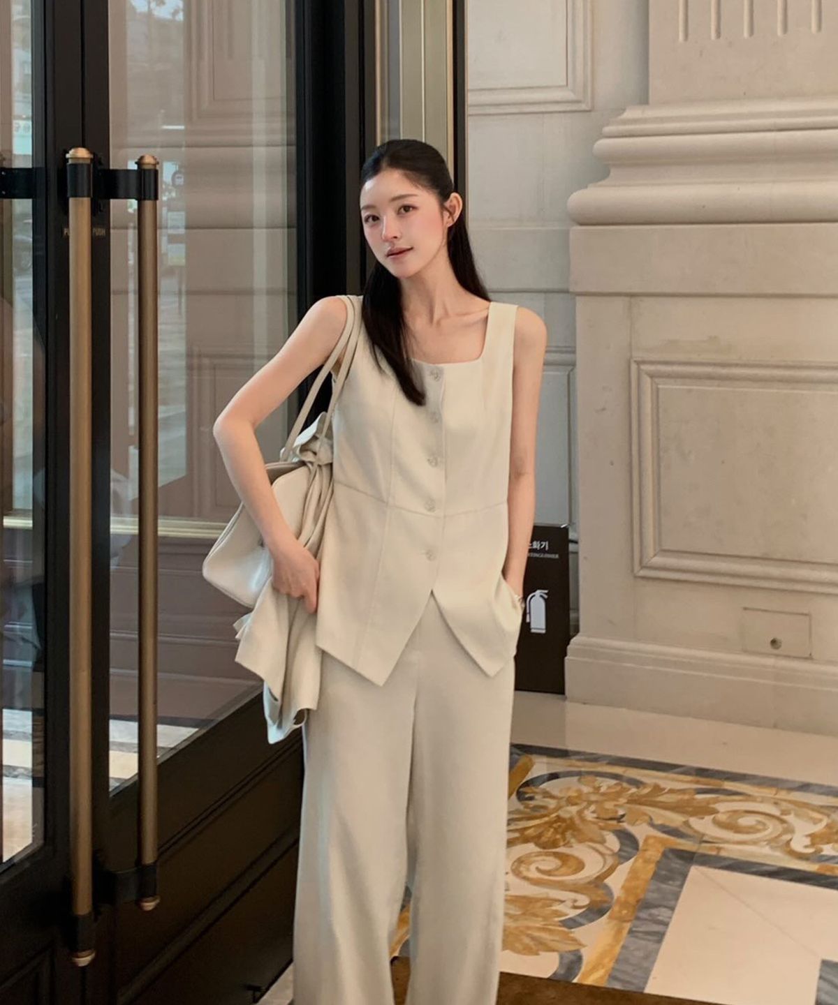 누브(NOUVE) 린넨 베스트 블라우스 셋업 - 아이보리 / Linen Vest Blouse Set up - Ivory