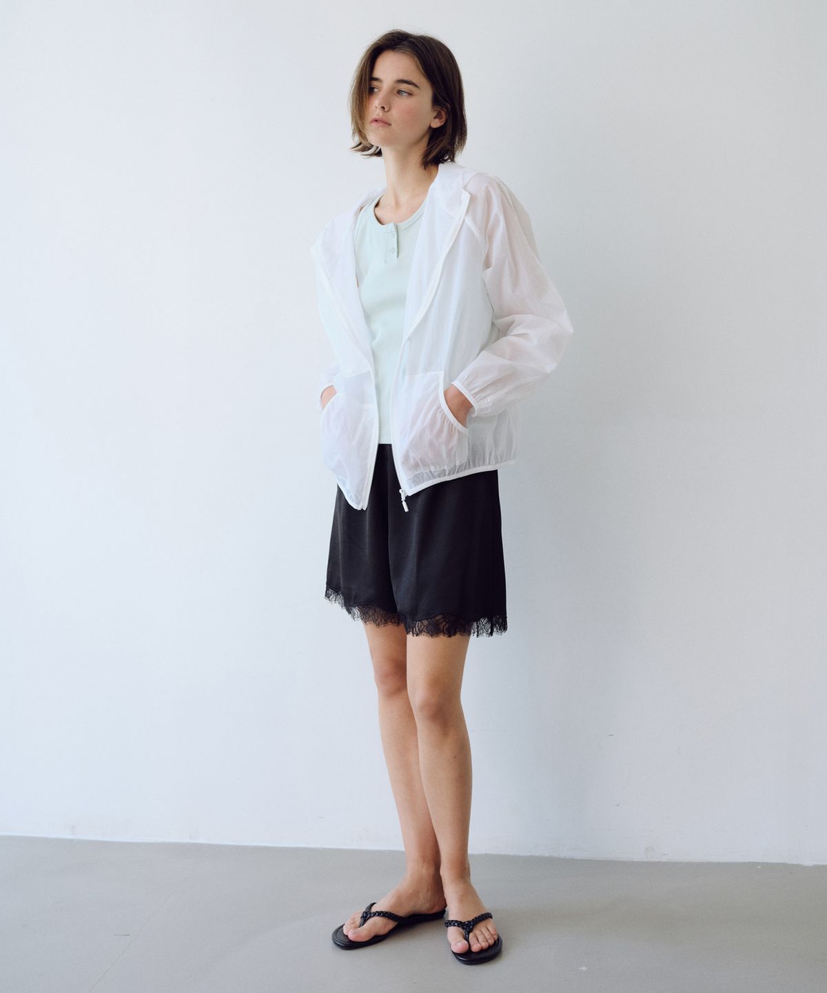 유라고(URAGO) Silky lace banding shorts