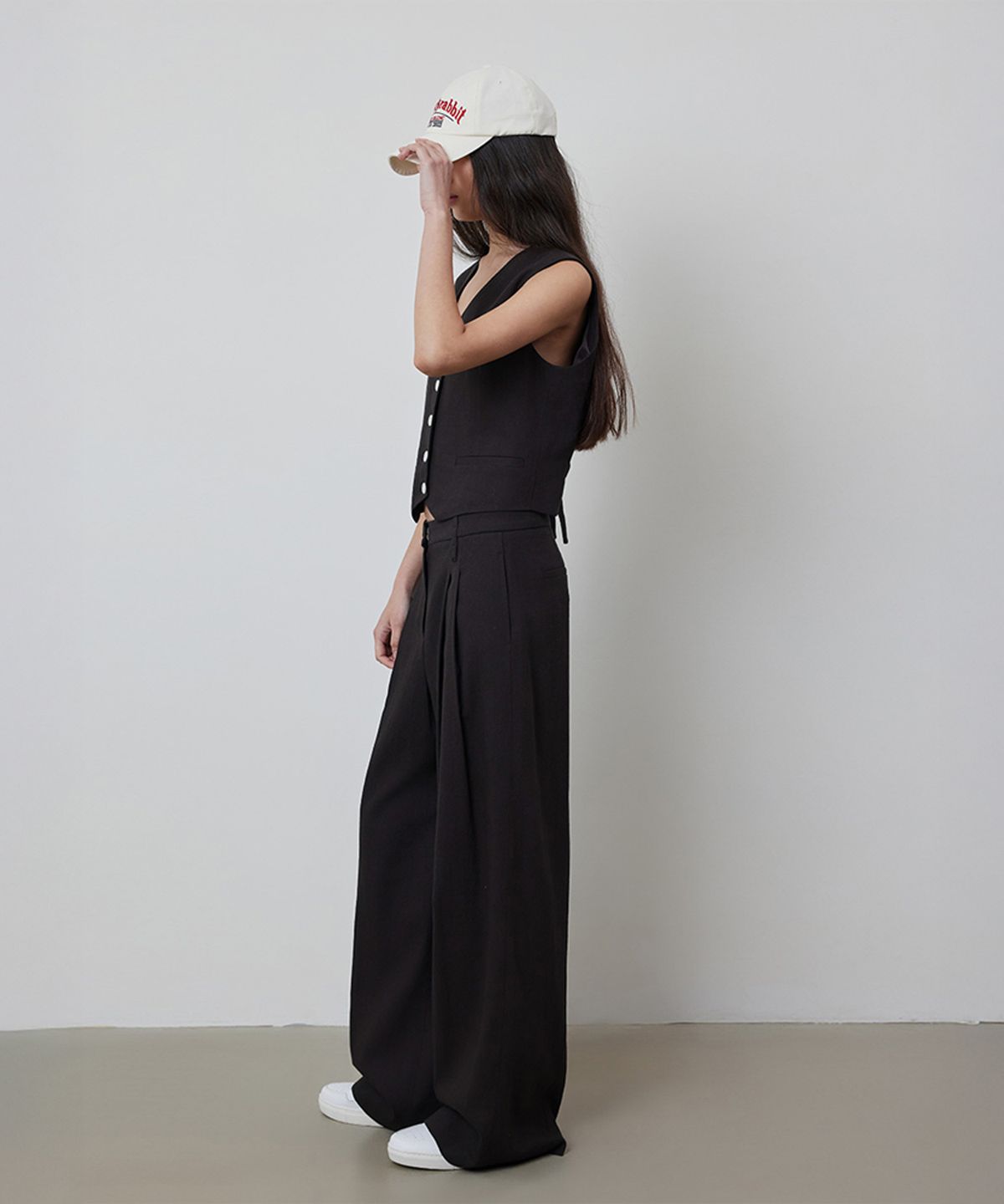퀸스래빗(Q'SRB) Linen Two-Tuck Wide Slacks Pants
