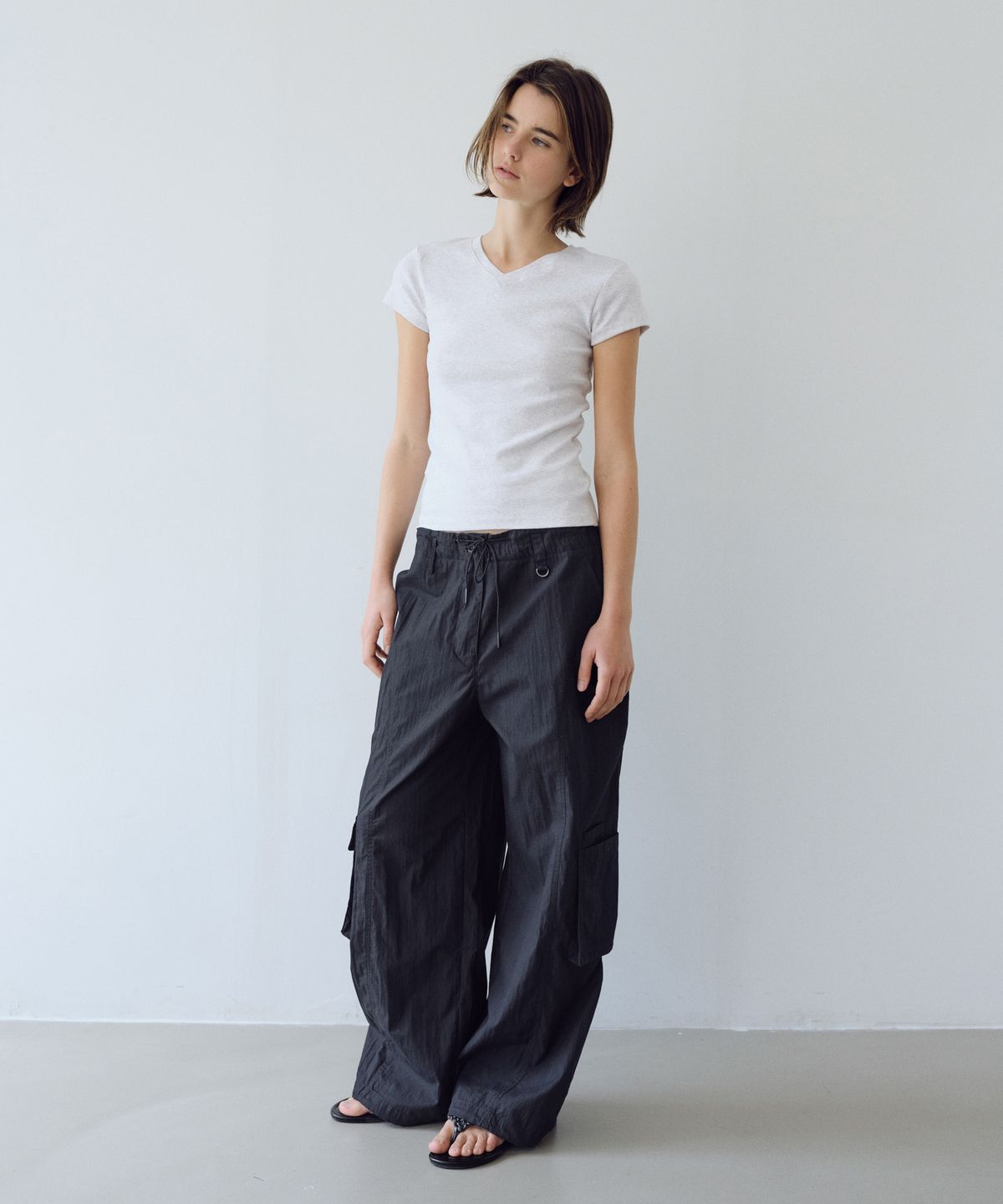 유라고(URAGO) Logo slim V-neck t-shirt