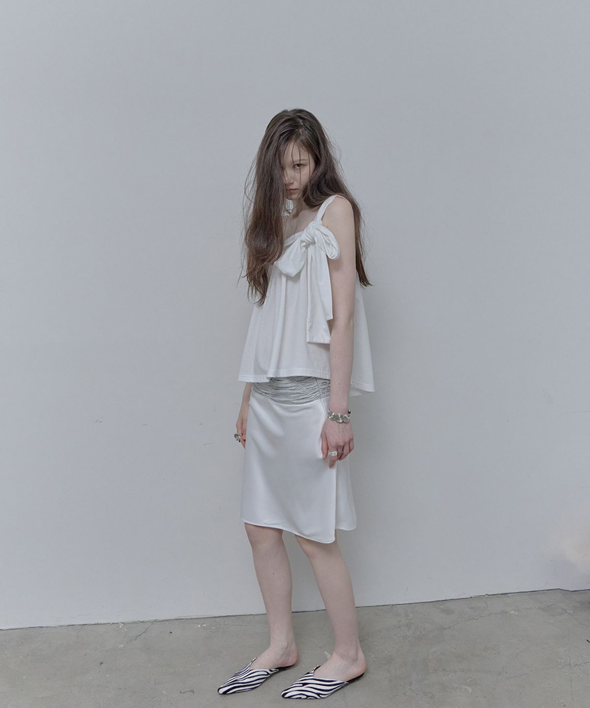필세(PHILCE) Shirring Satin Midi Skirt, White