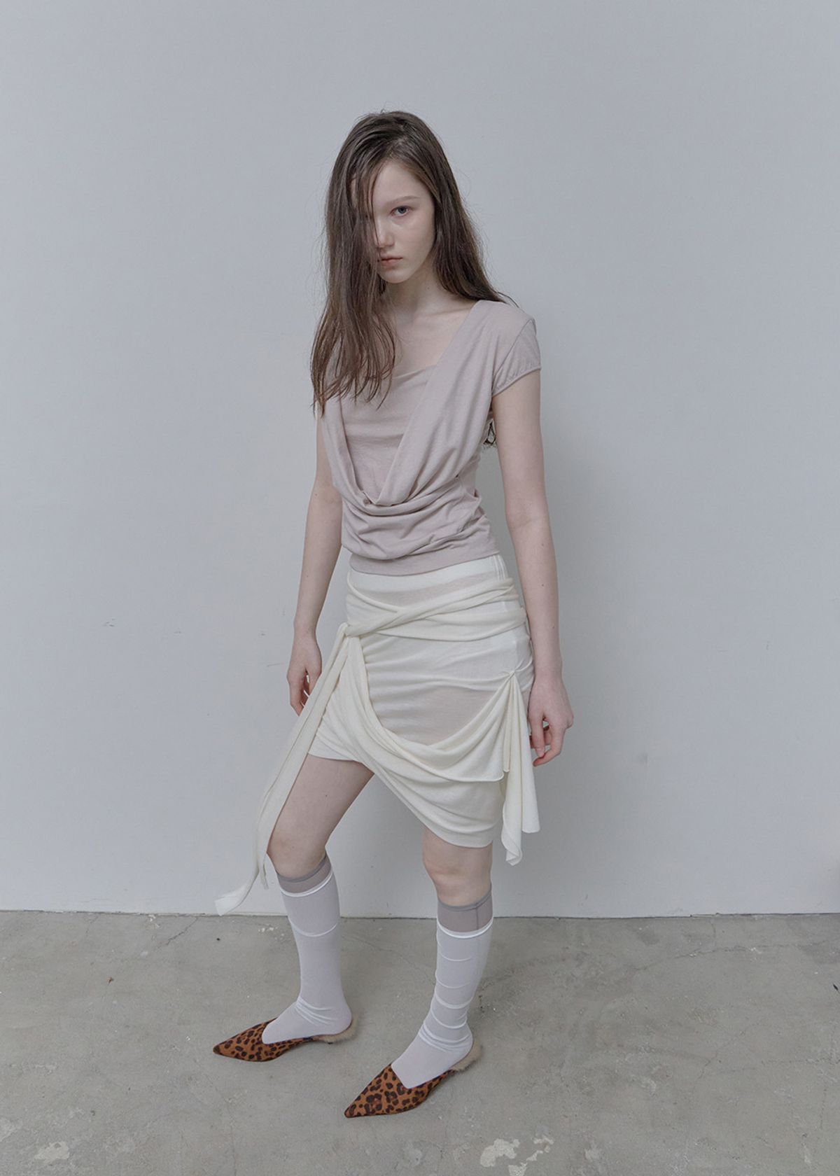 필세(PHILCE) Wrap Layered Short Sleeveless, Pink Beige