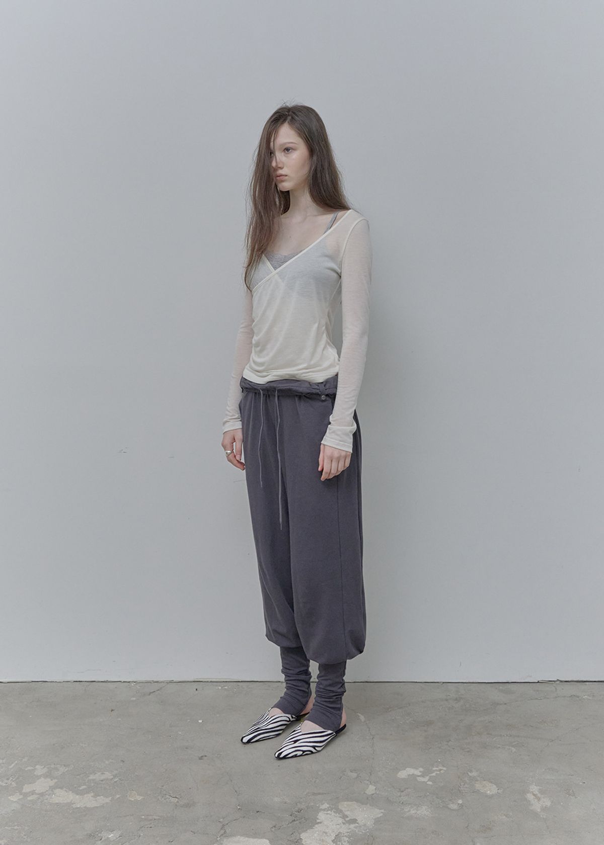 필세(PHILCE) Rolled waist warmer pants, Charcoal
