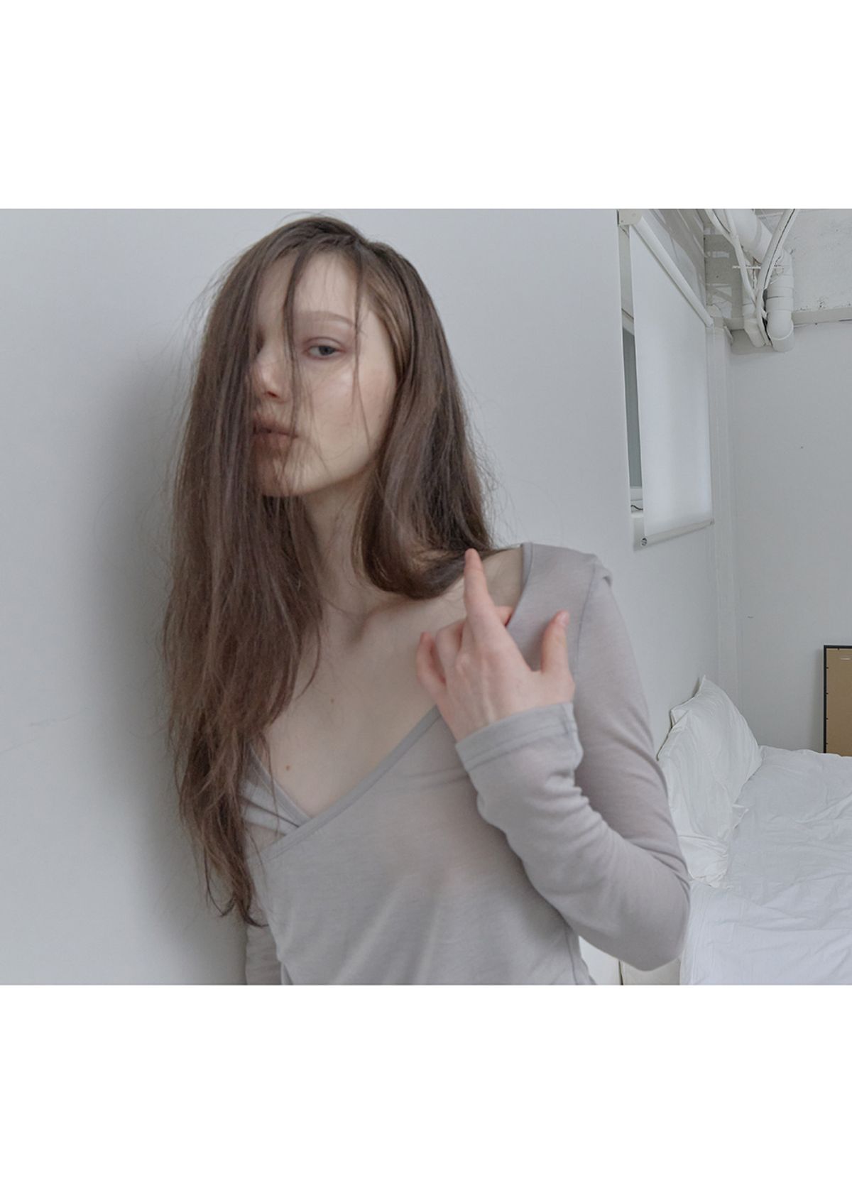 필세(PHILCE) See-through V-neck long-sleeved, Gray